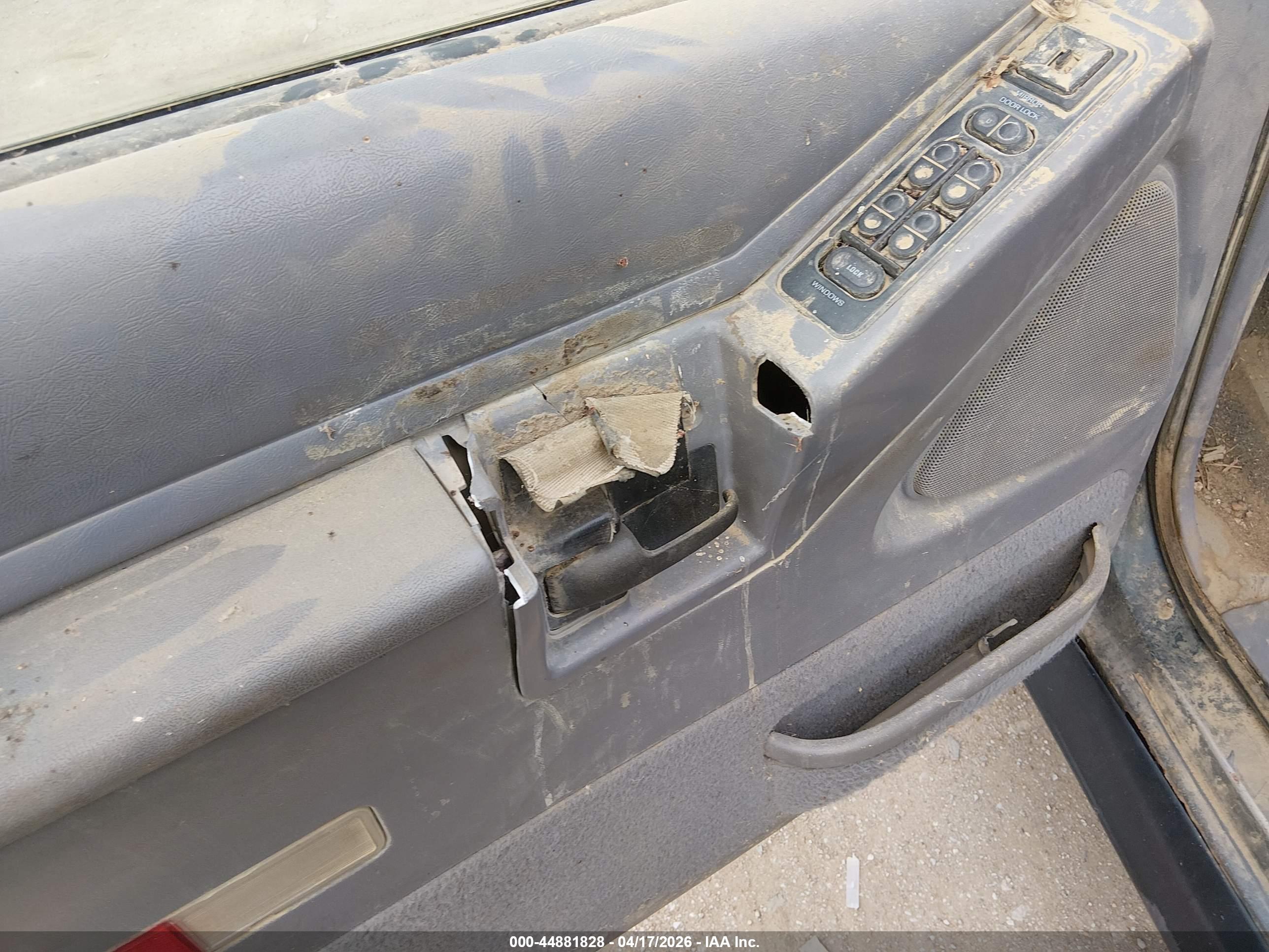 FORD EXPLORER image 6