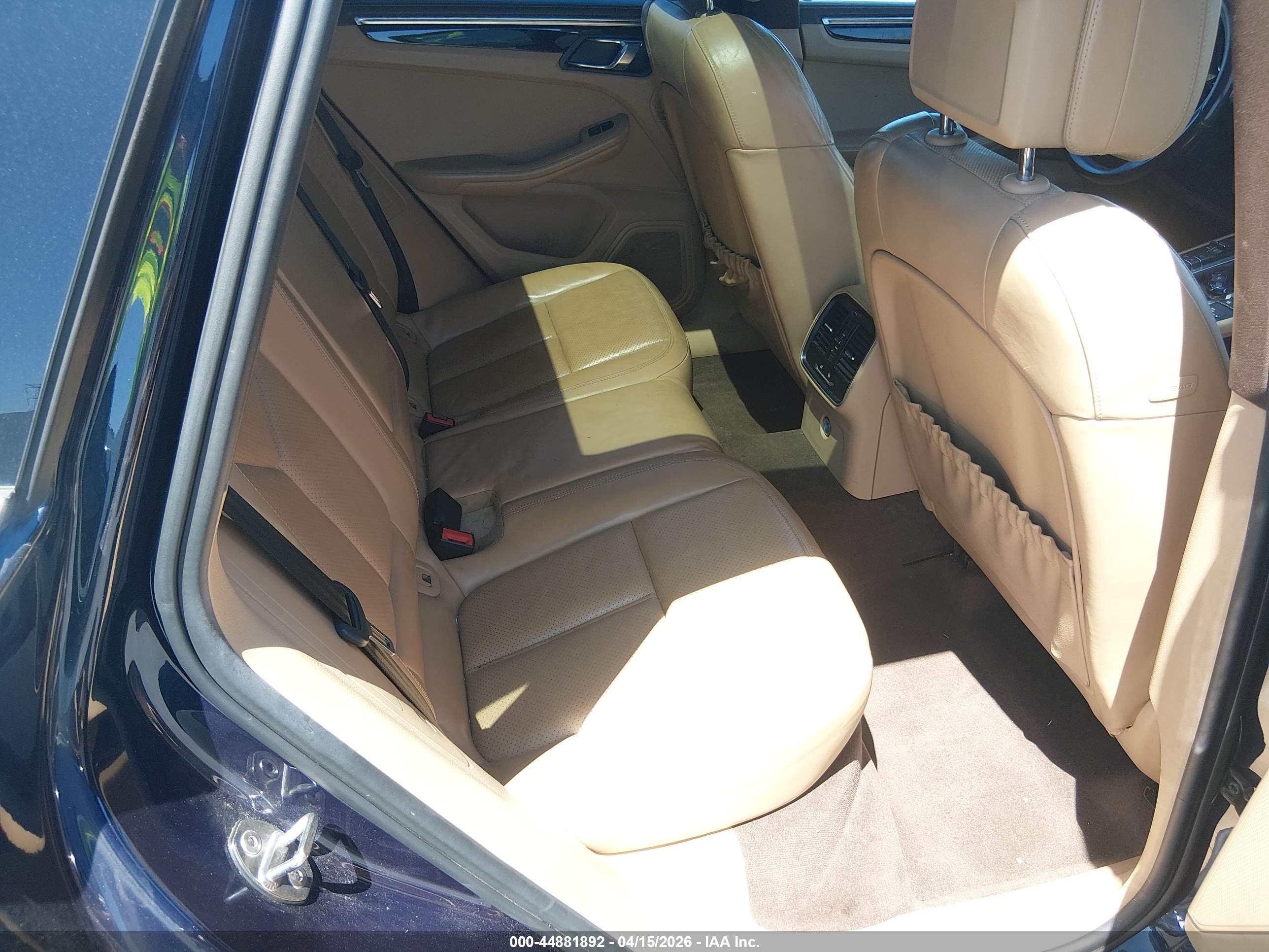 PORSCHE MACAN image 8