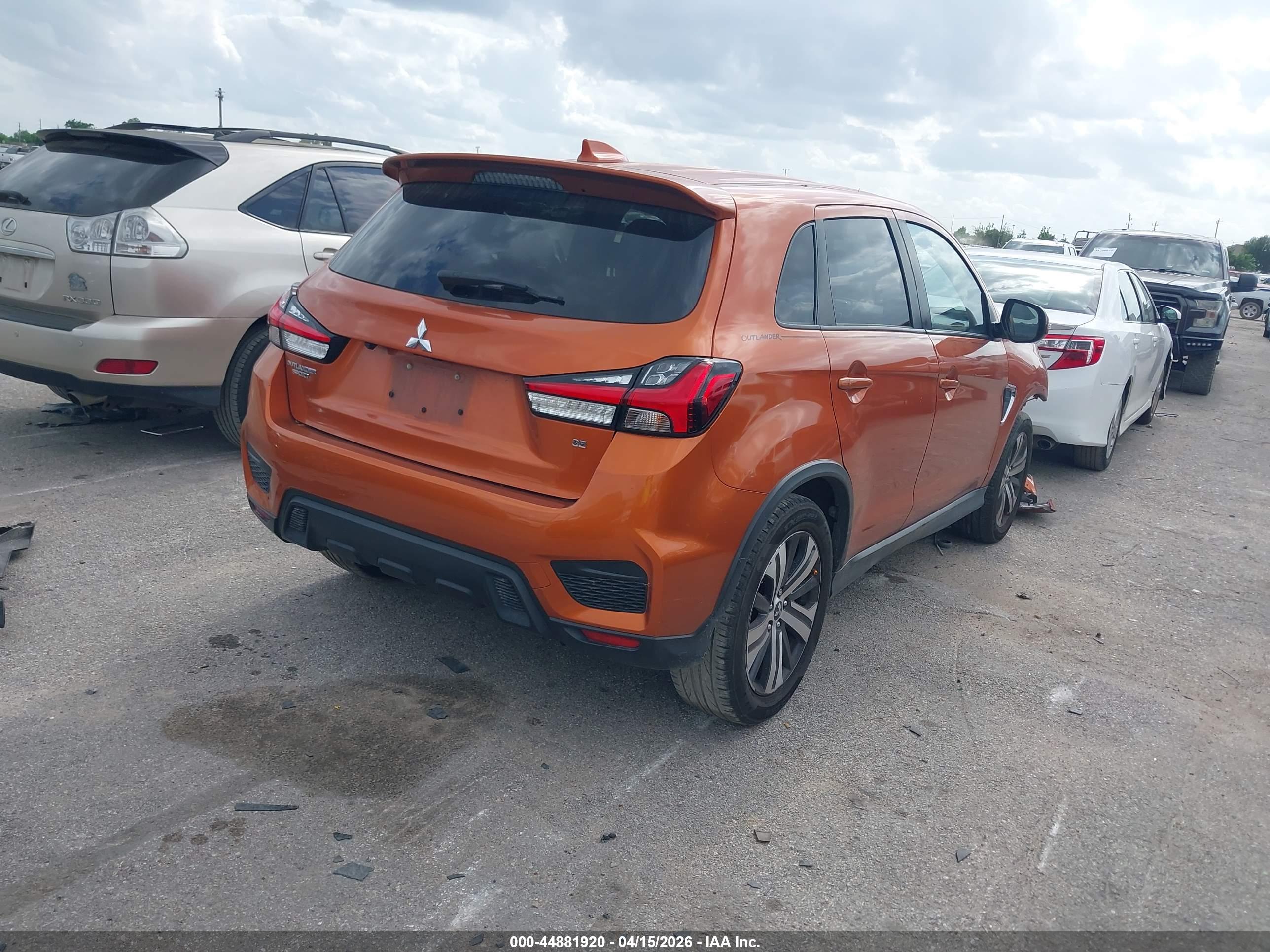 MITSUBISHI OUTLANDER image 4