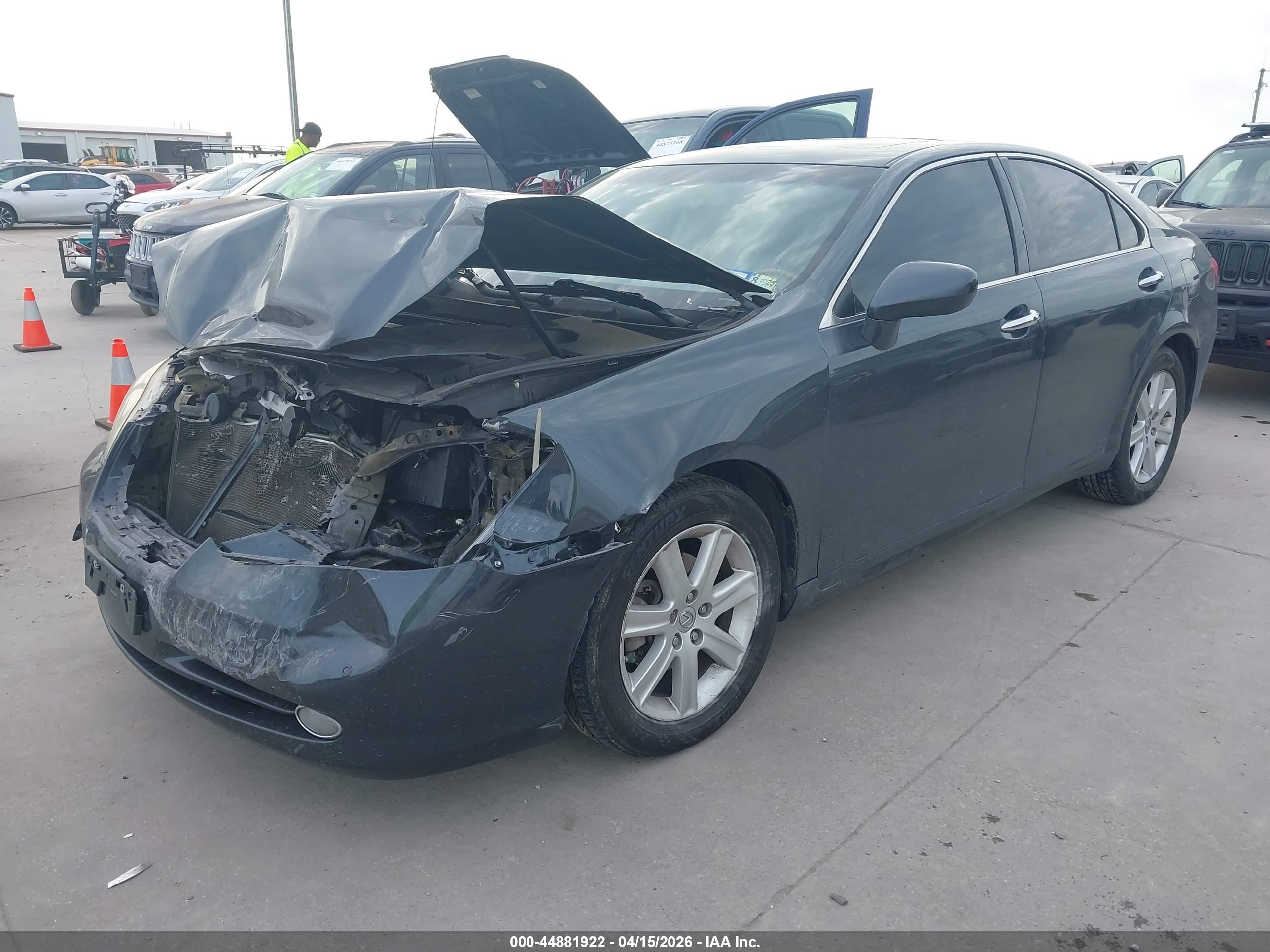 LEXUS ES image 2