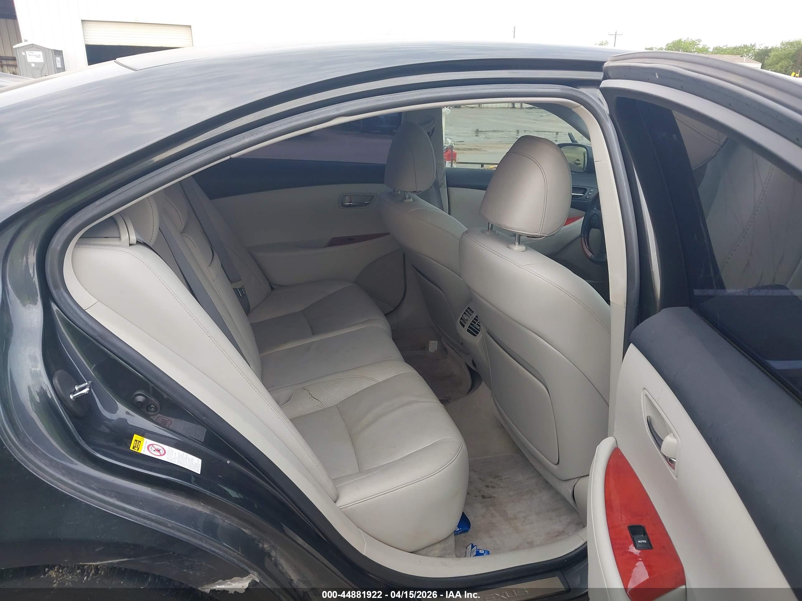 LEXUS ES image 8
