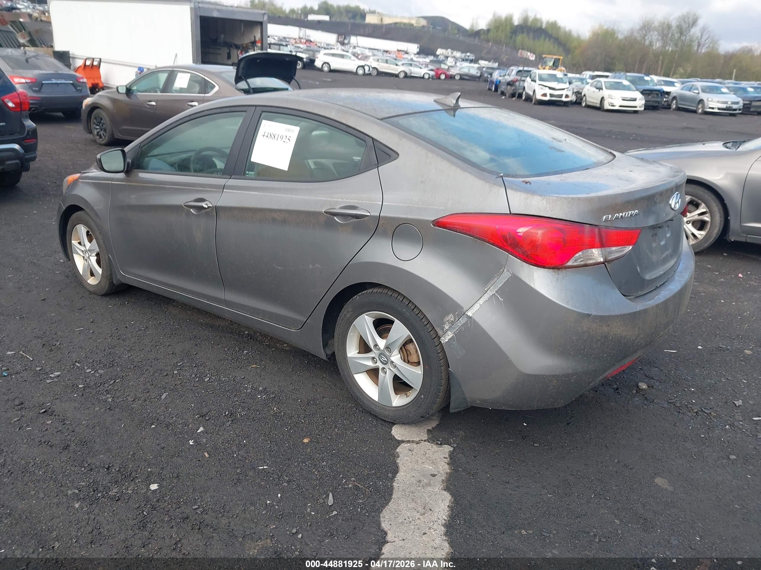 HYUNDAI ELANTRA image 3