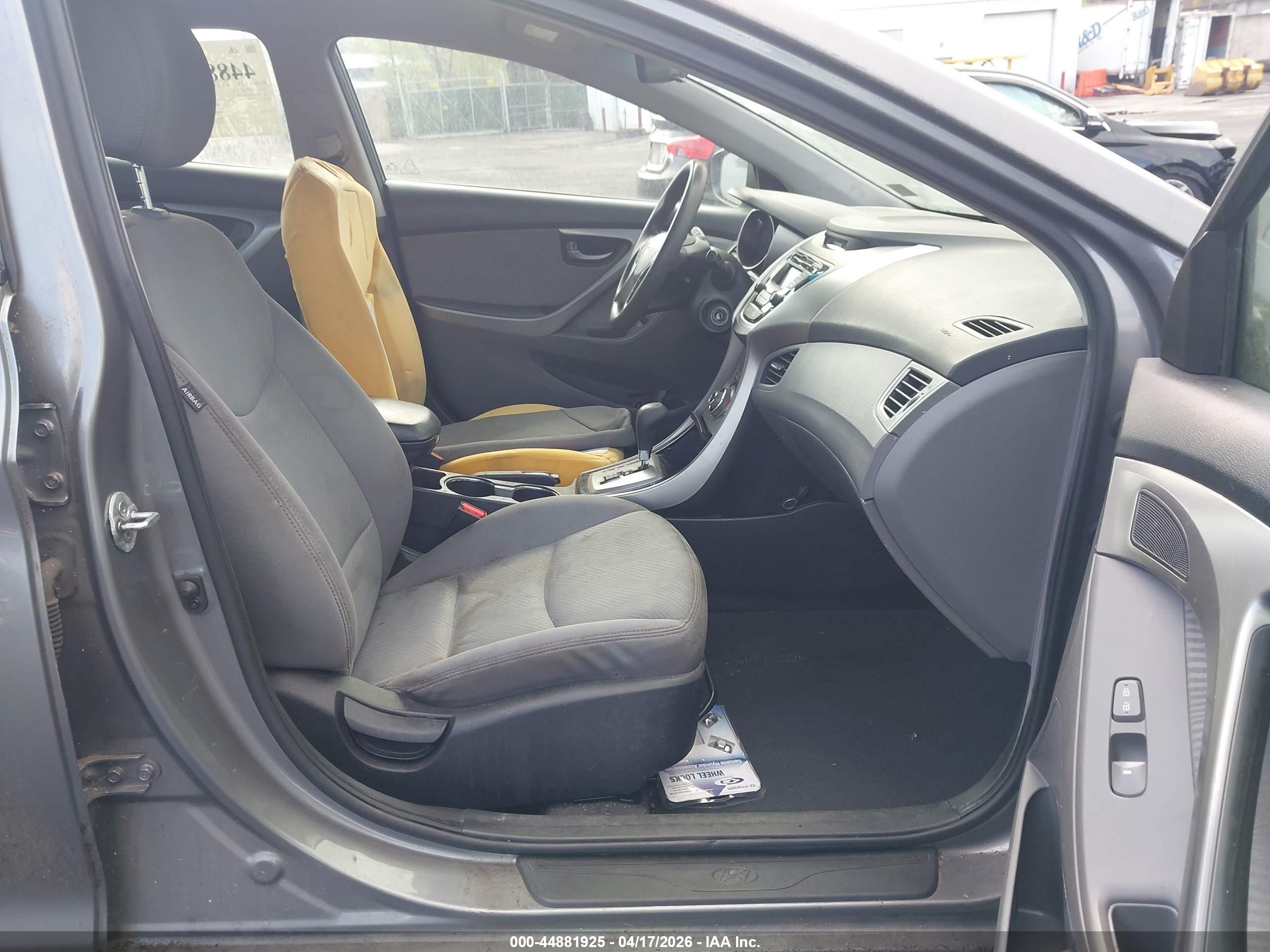 HYUNDAI ELANTRA image 5