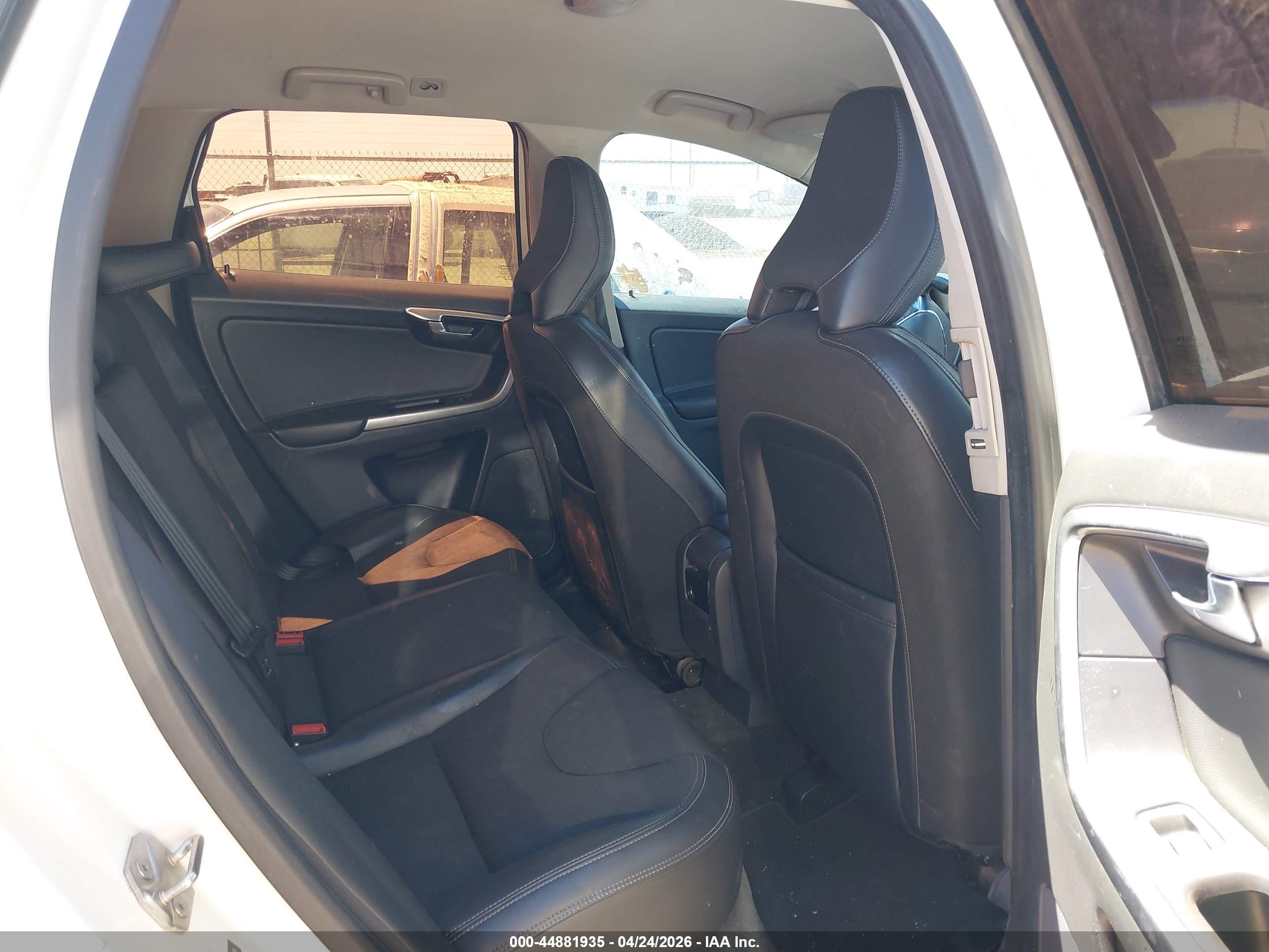 VOLVO XC60 image 8