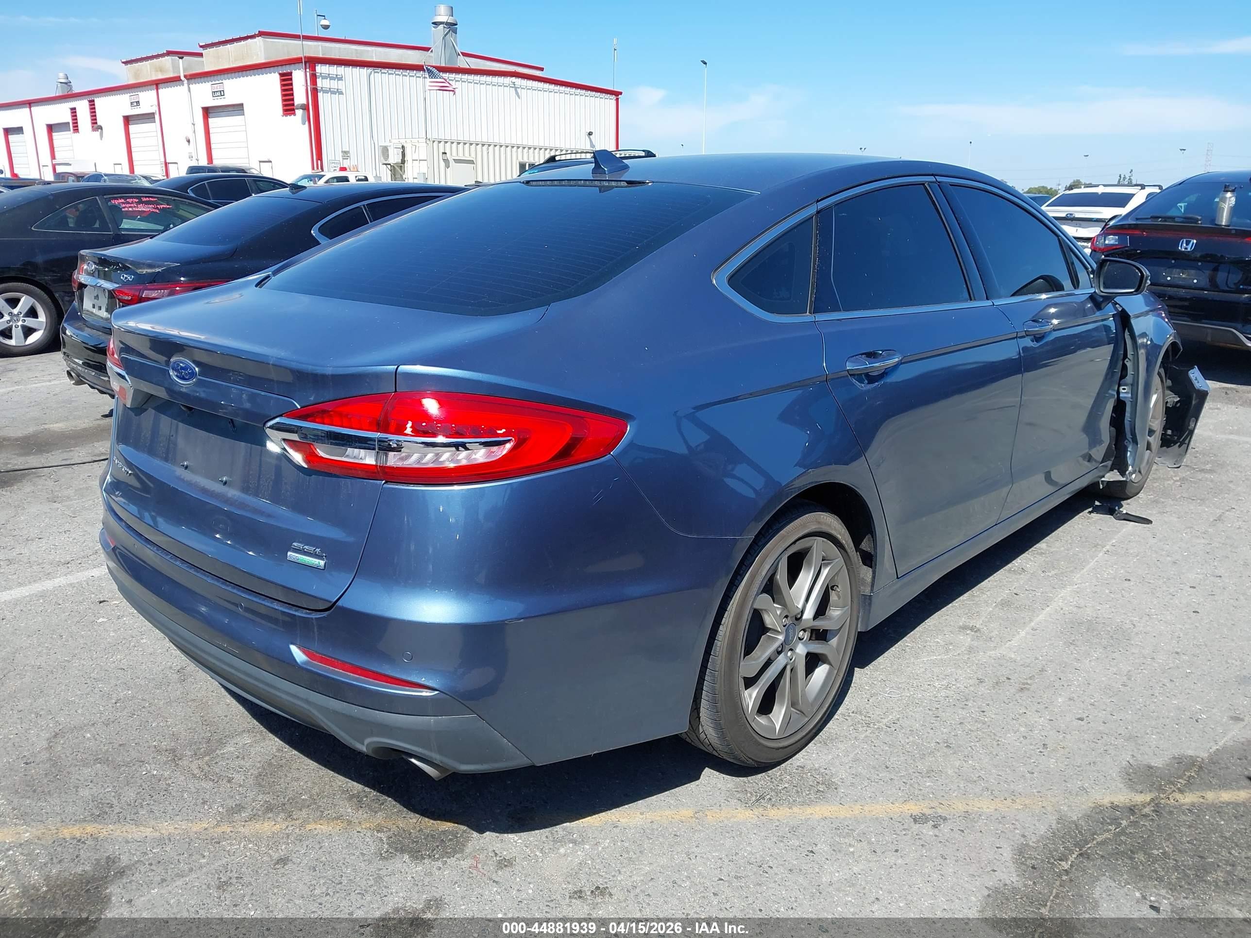 FORD FUSION image 4