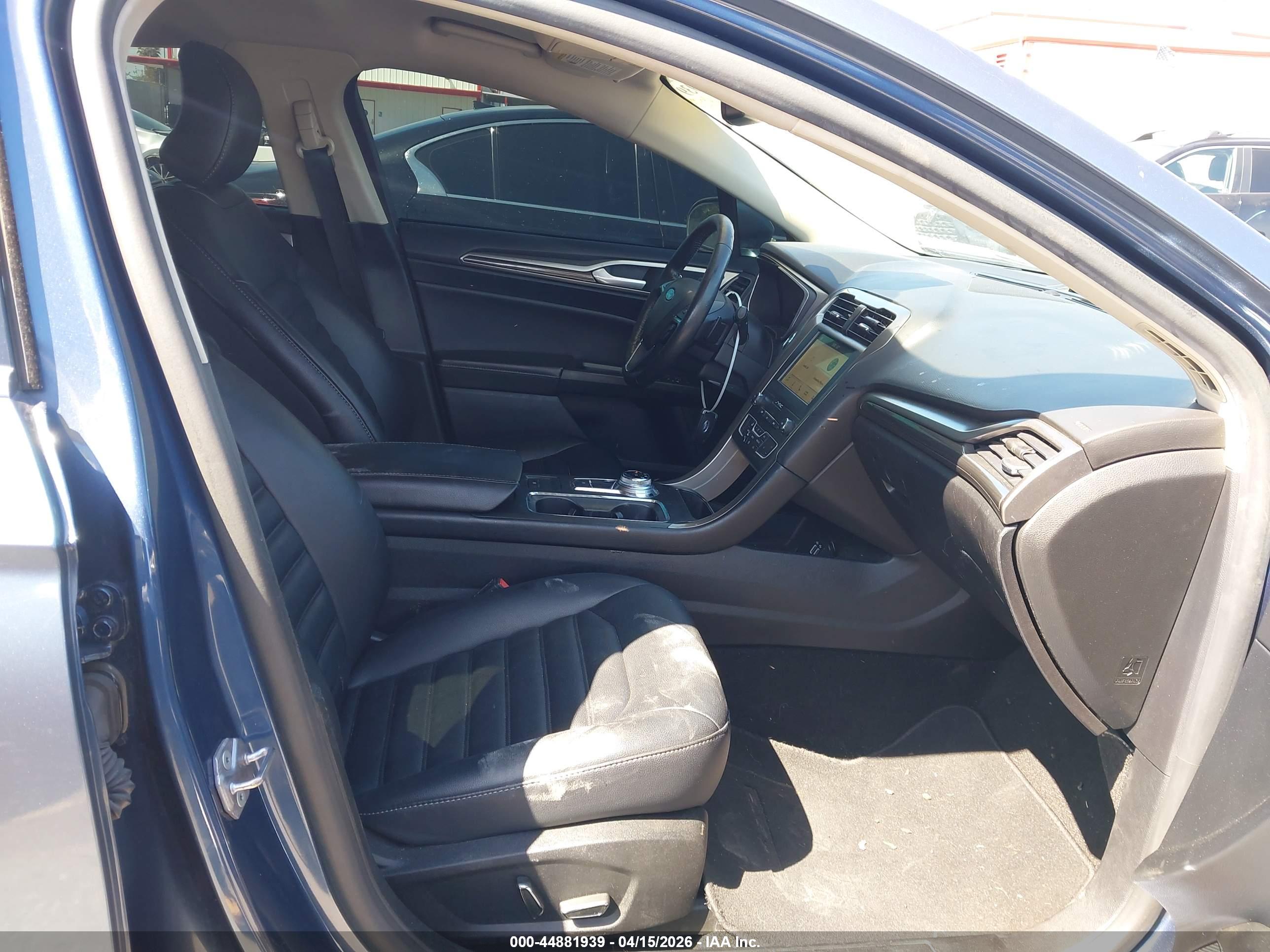 FORD FUSION image 5
