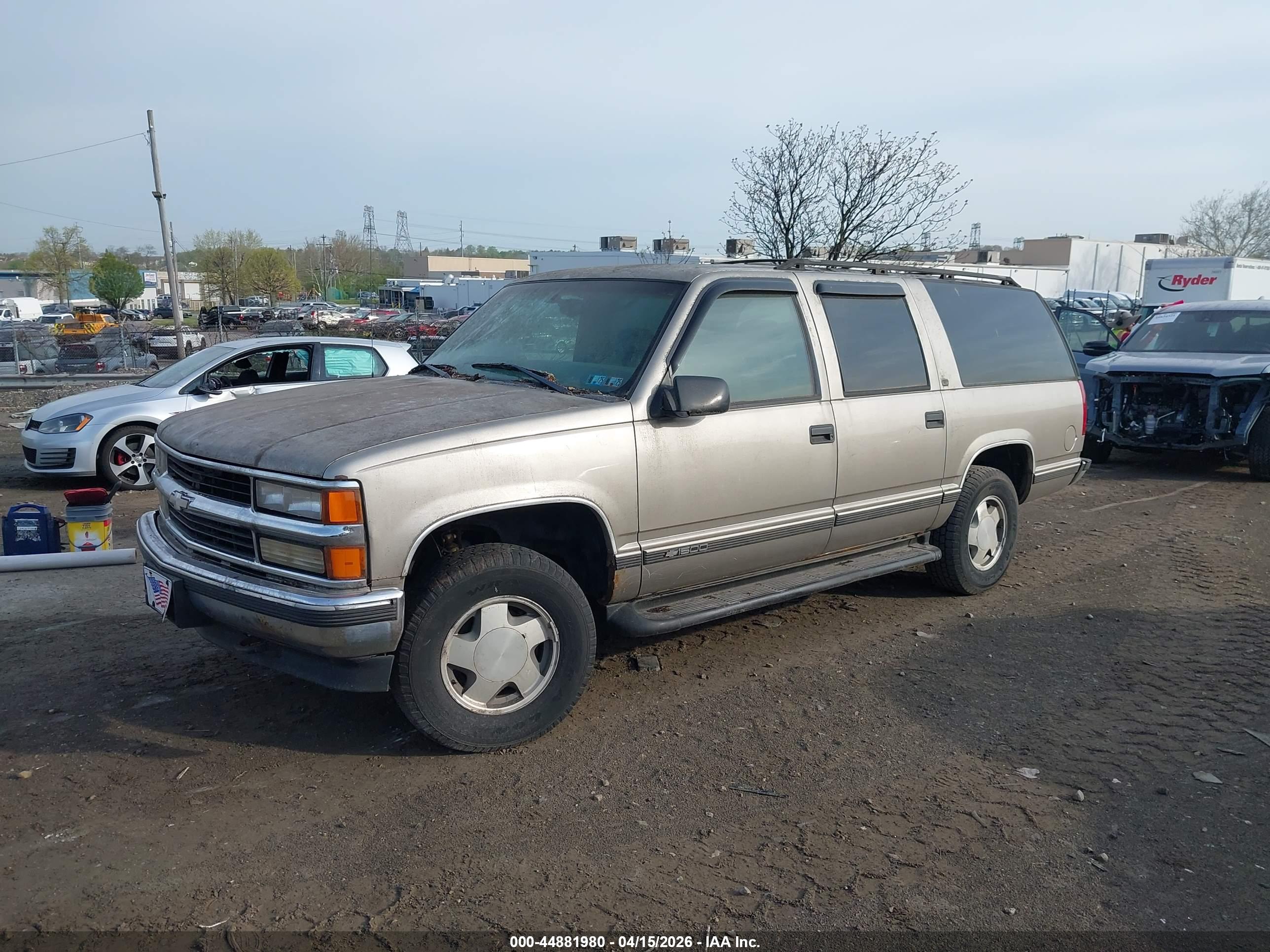 CHEVROLET SUBURBAN image 2