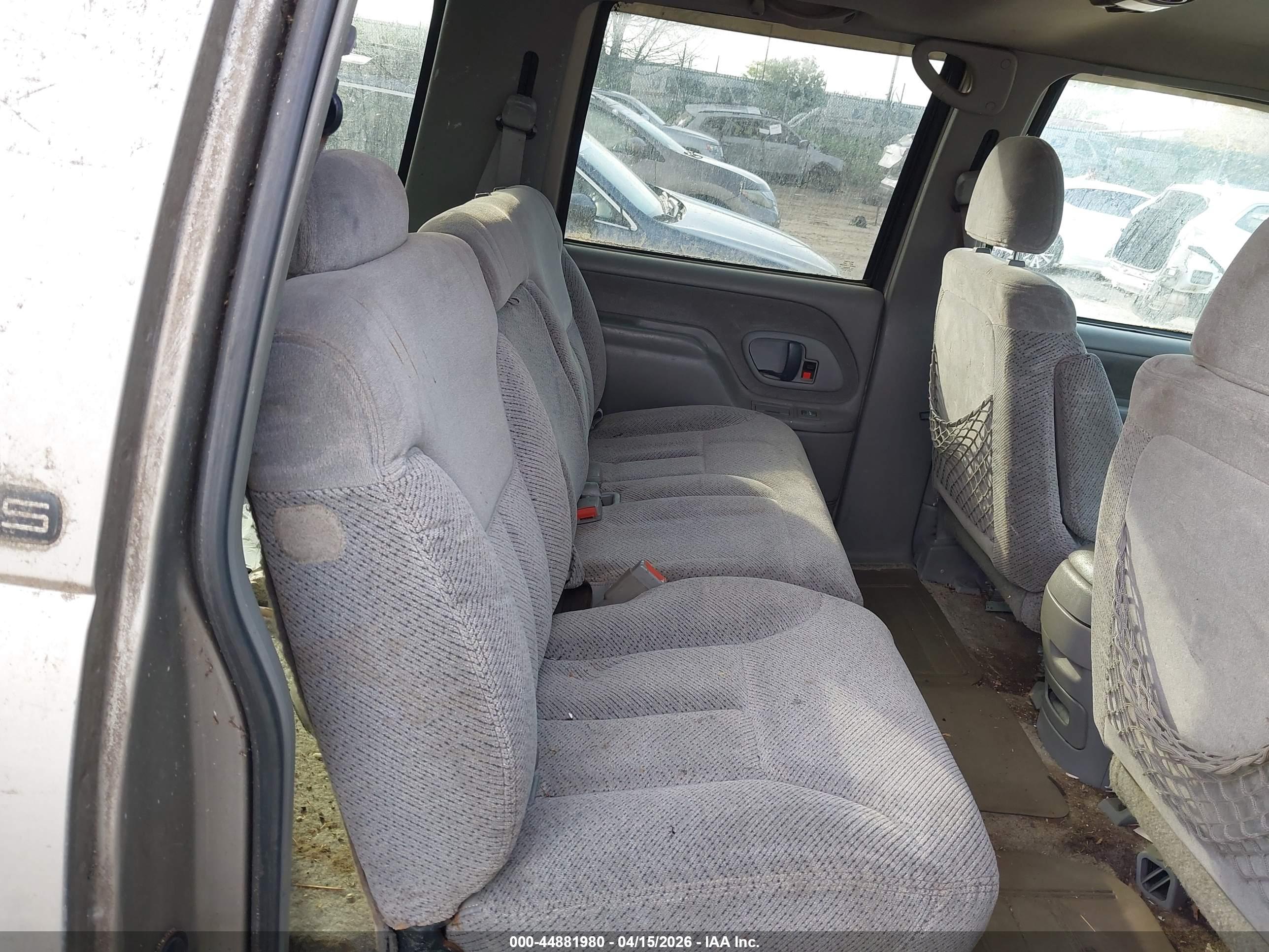 CHEVROLET SUBURBAN image 8