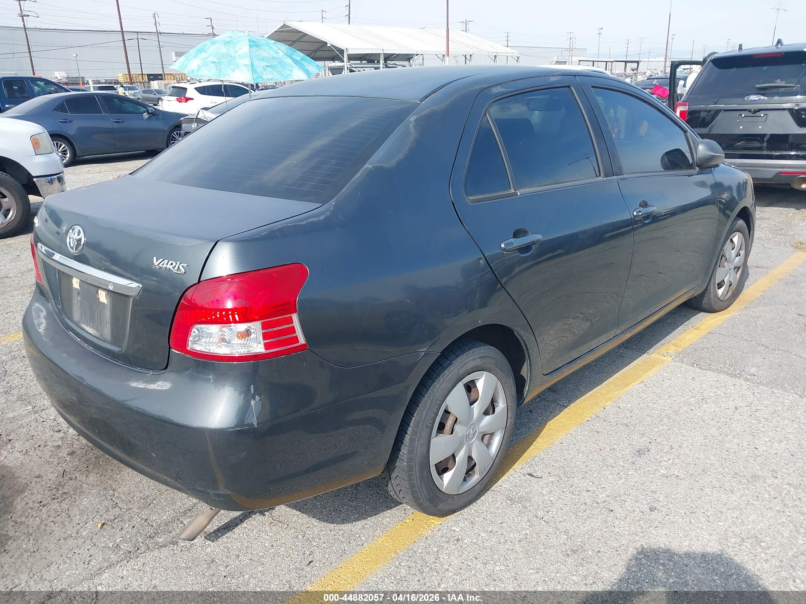 TOYOTA YARIS image 4