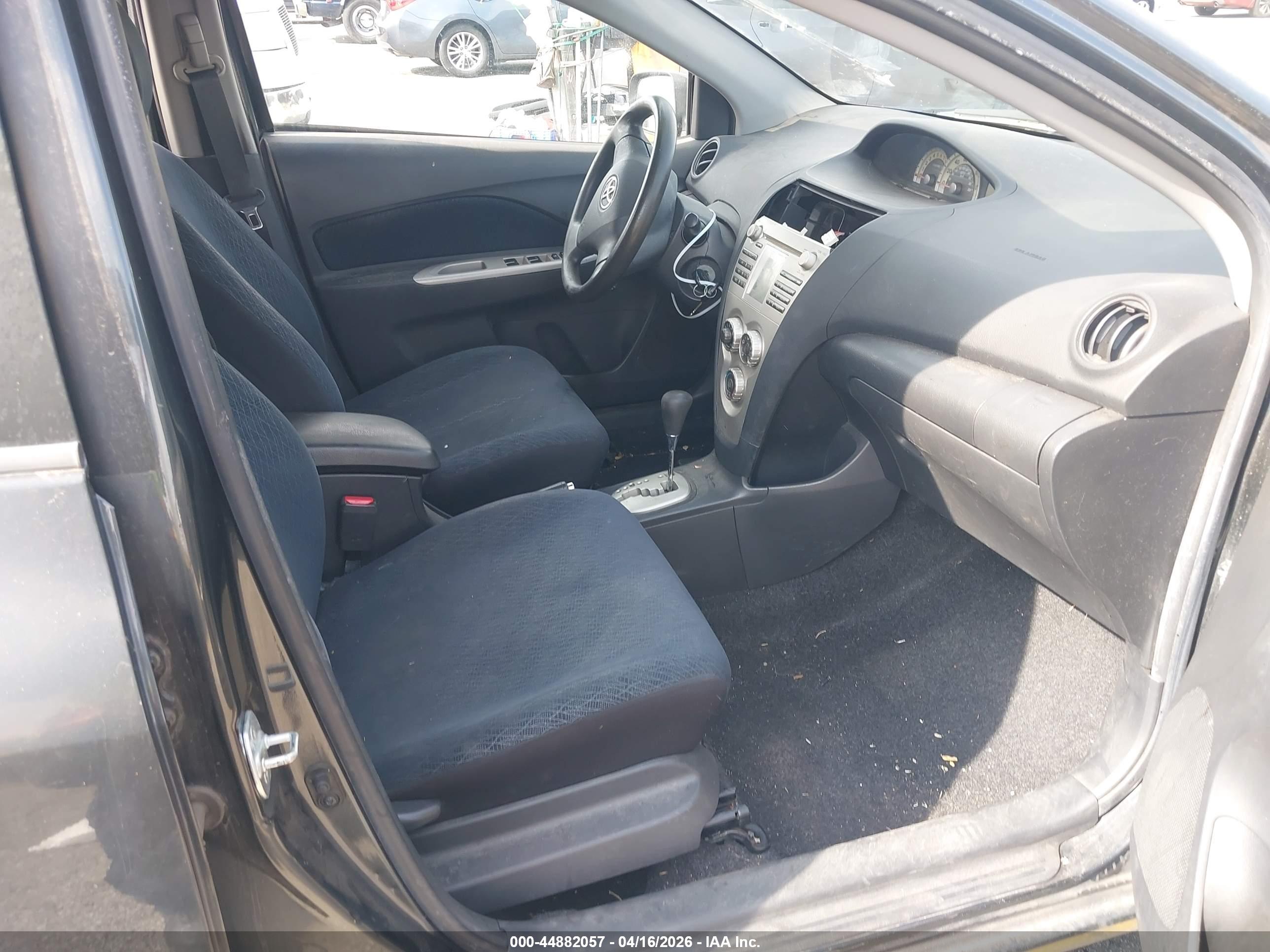 TOYOTA YARIS image 5