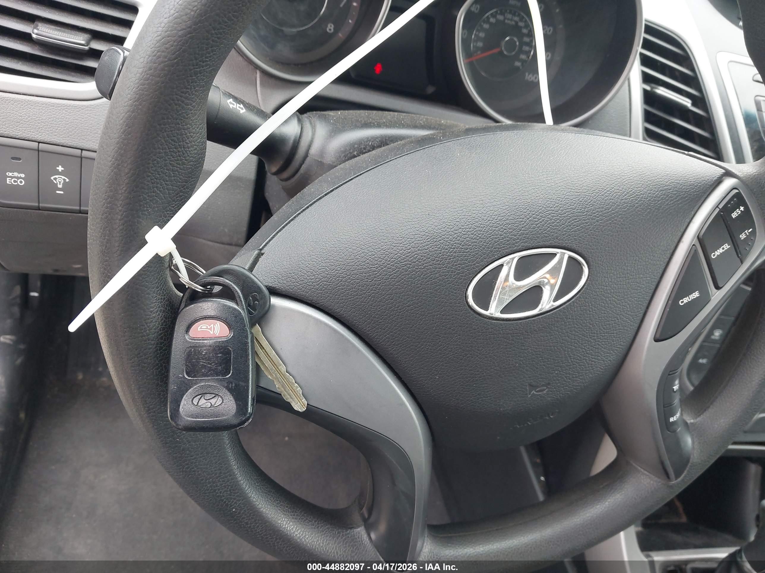 HYUNDAI ELANTRA image 11