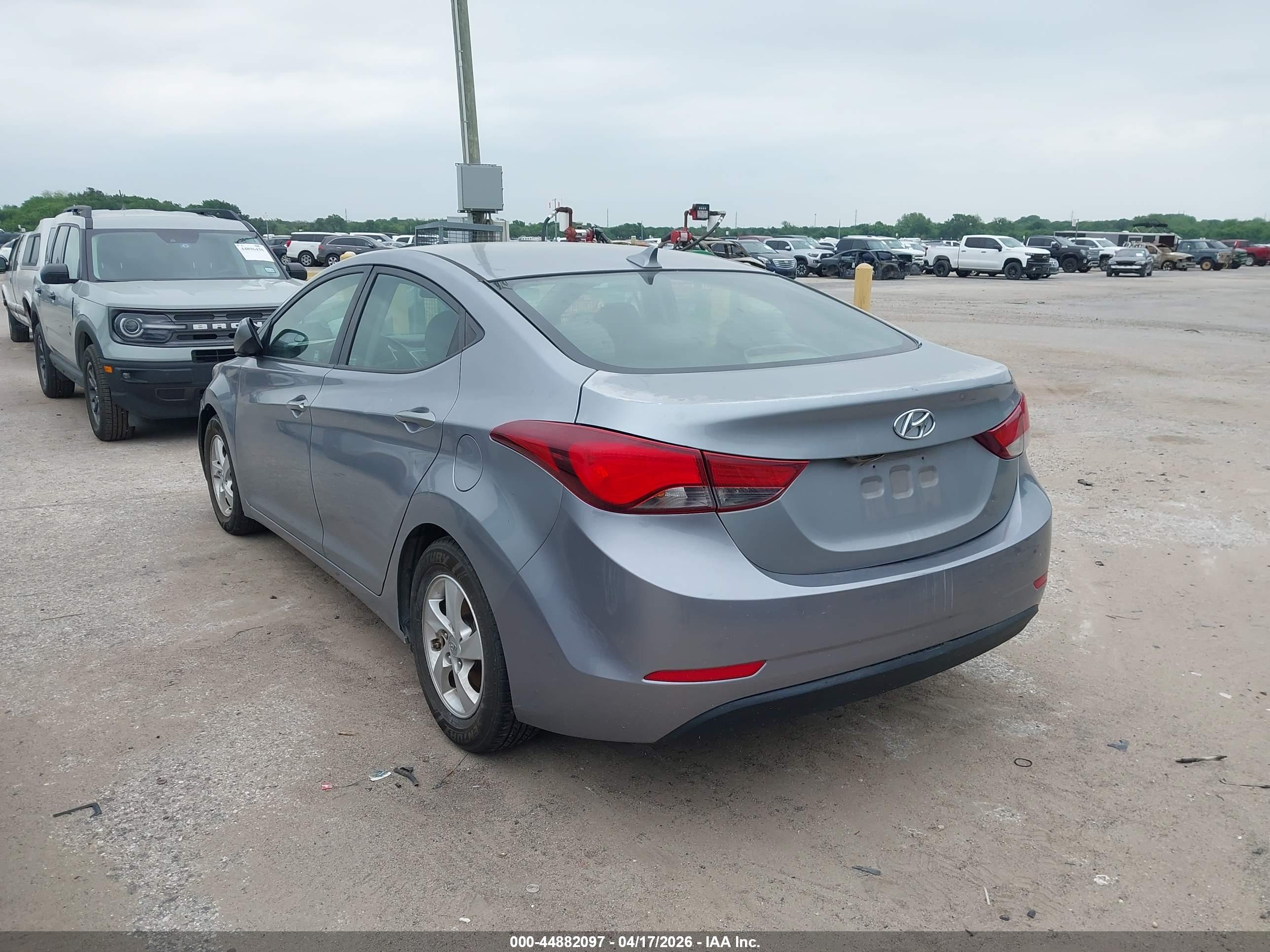 HYUNDAI ELANTRA image 3