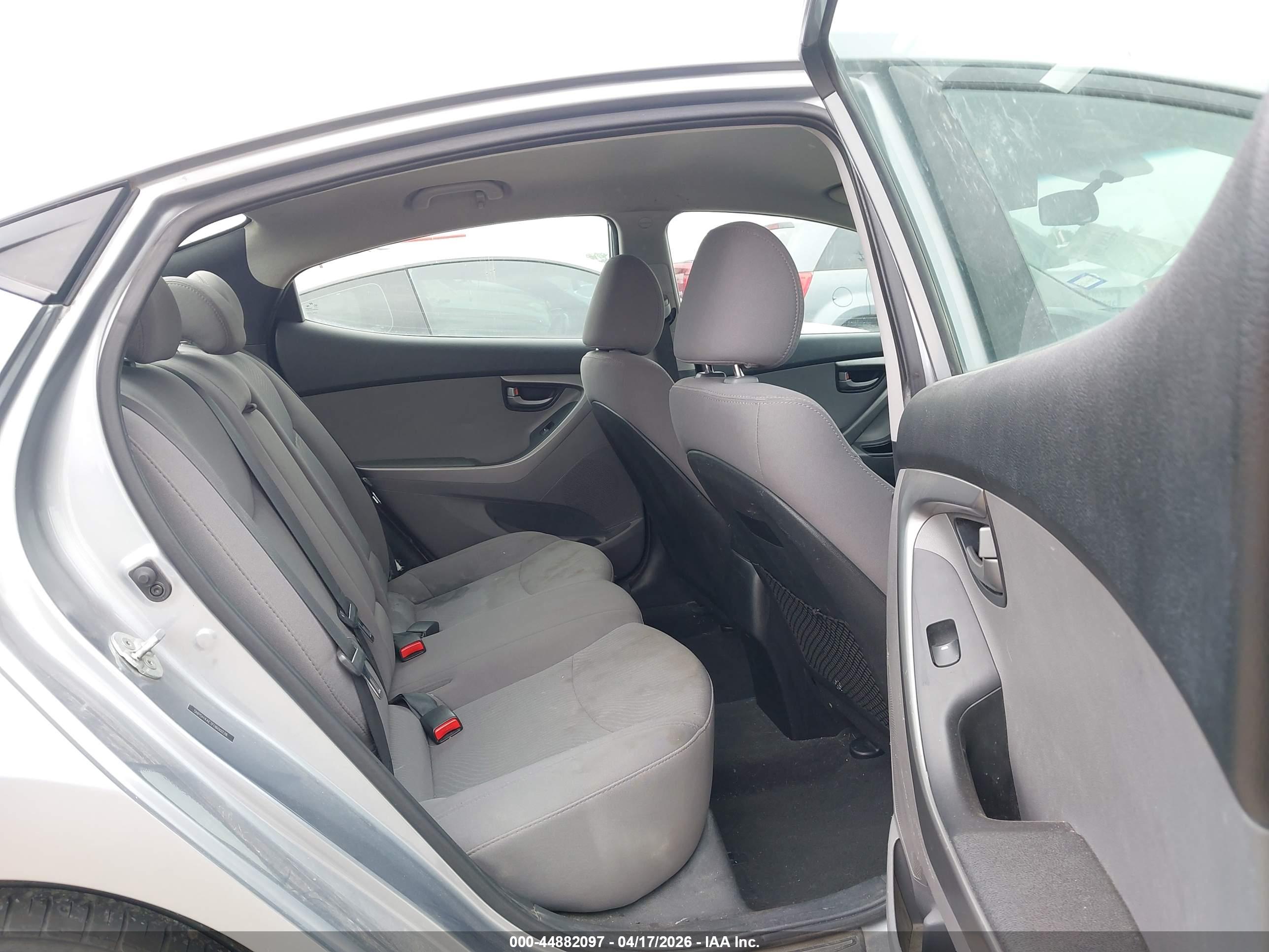 HYUNDAI ELANTRA image 8