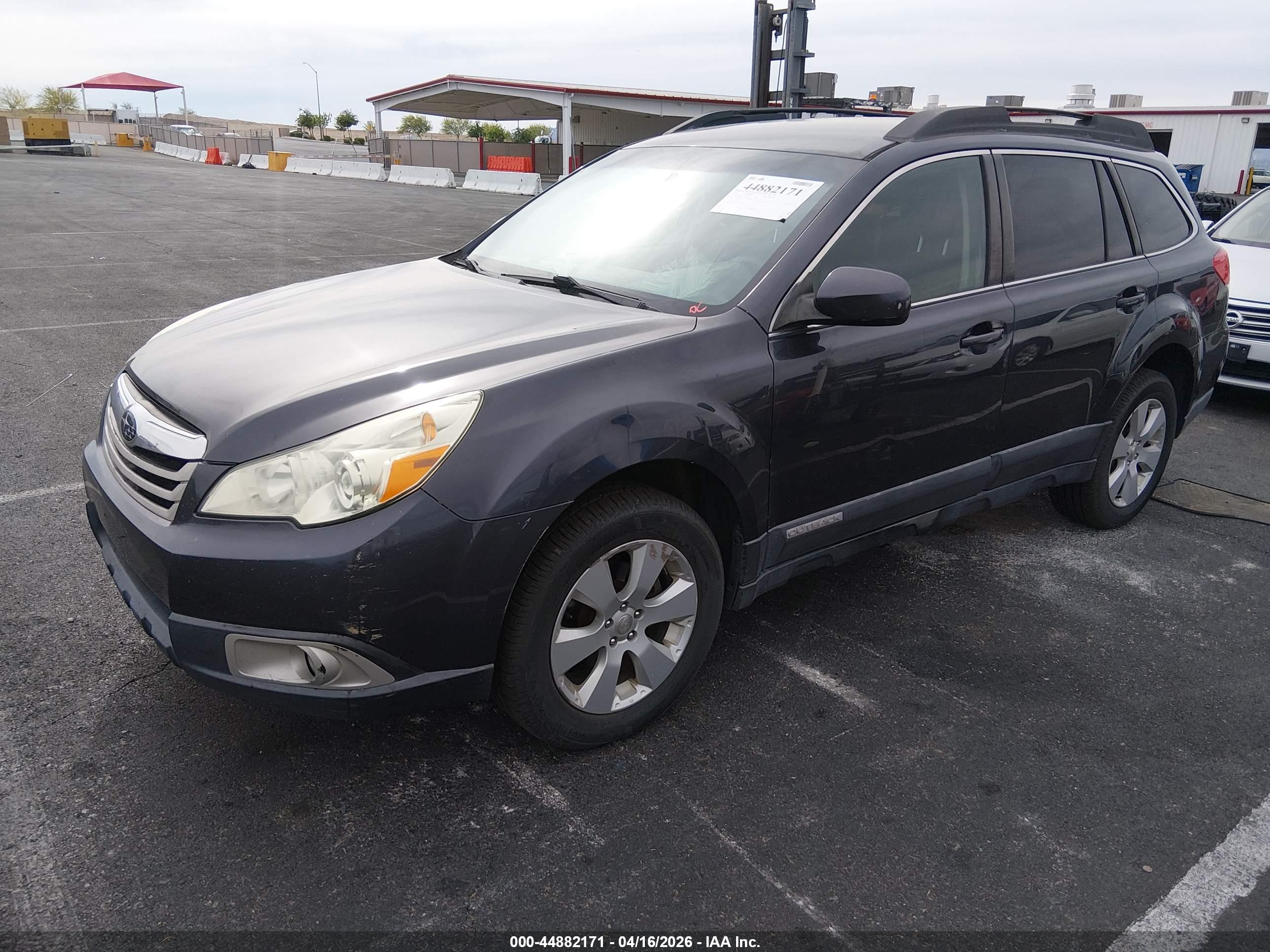 SUBARU OUTBACK image 2
