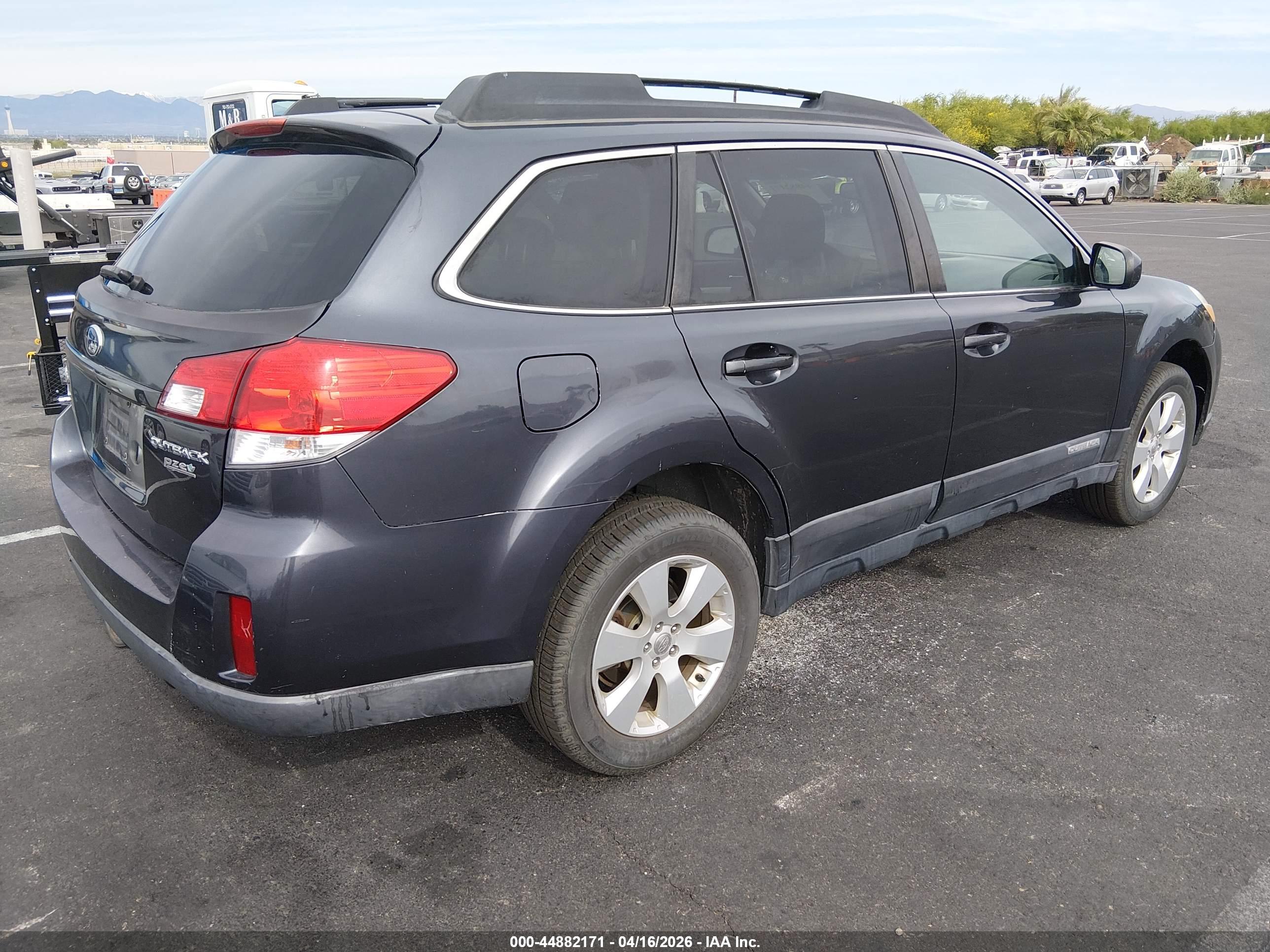 SUBARU OUTBACK image 4