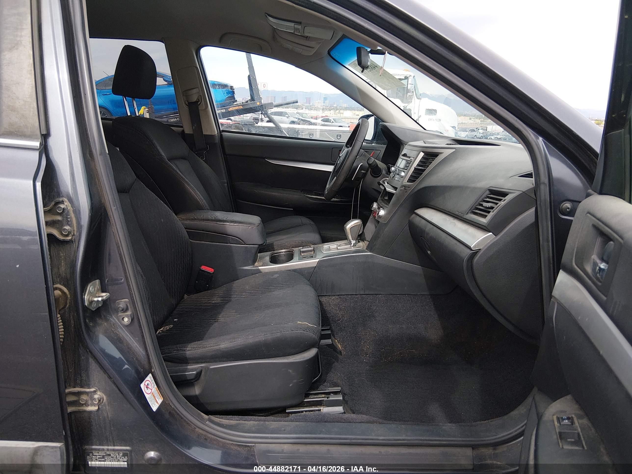 SUBARU OUTBACK image 5