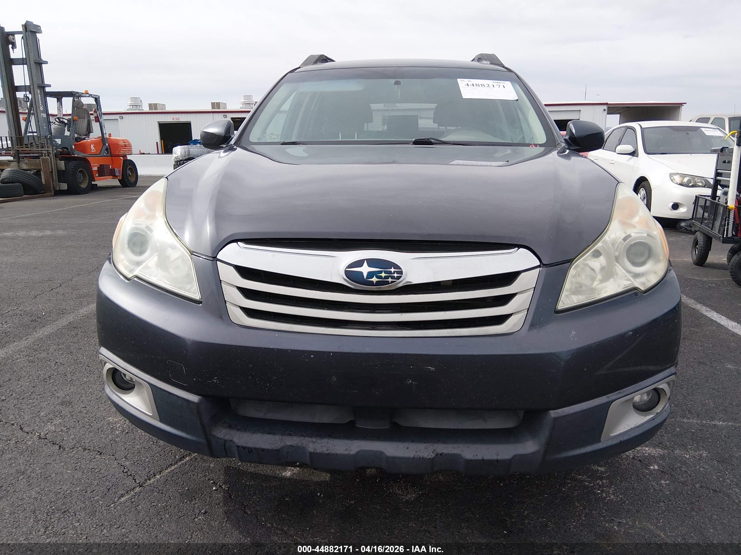 SUBARU OUTBACK image 6