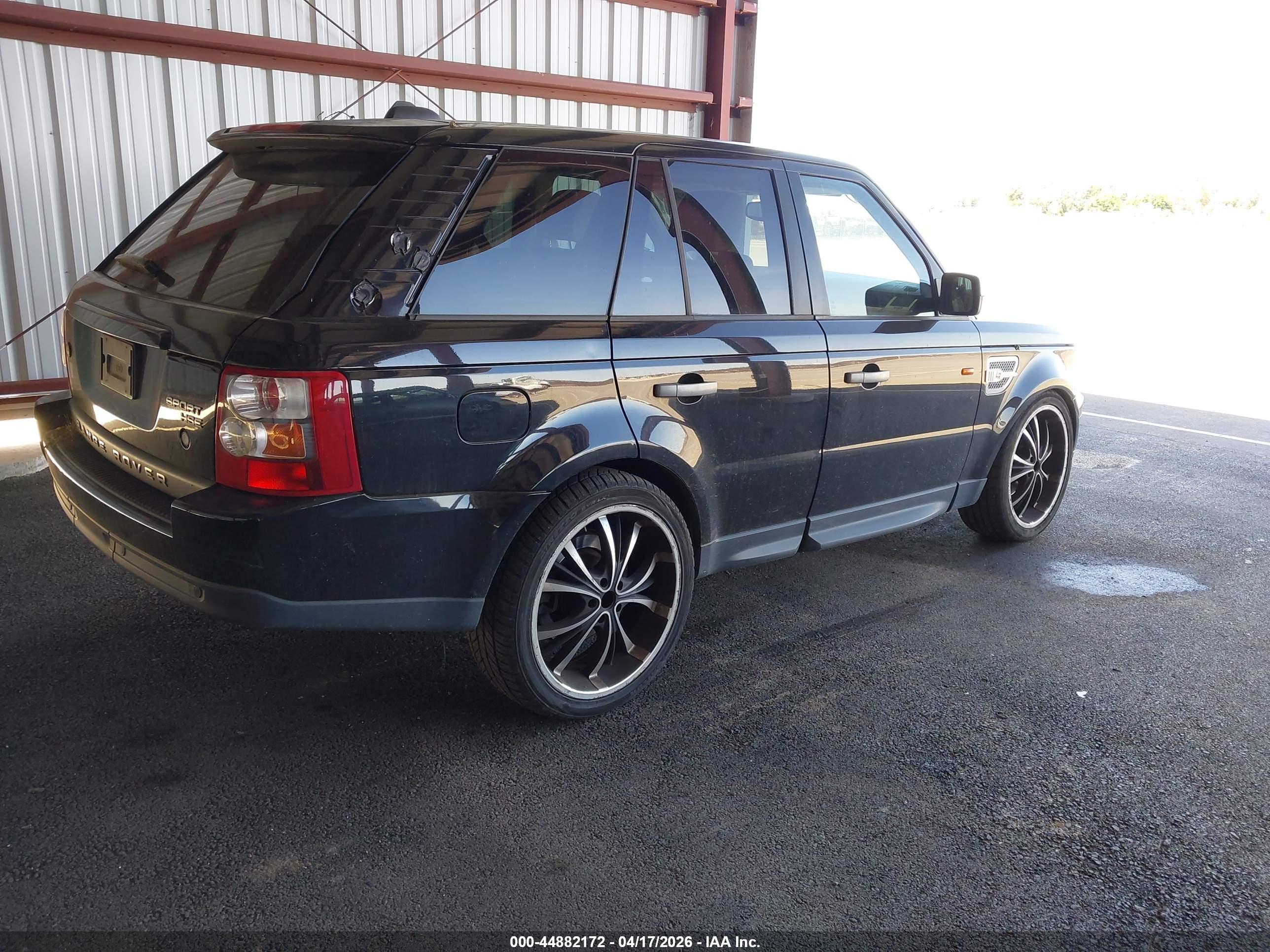 LAND ROVER image 4