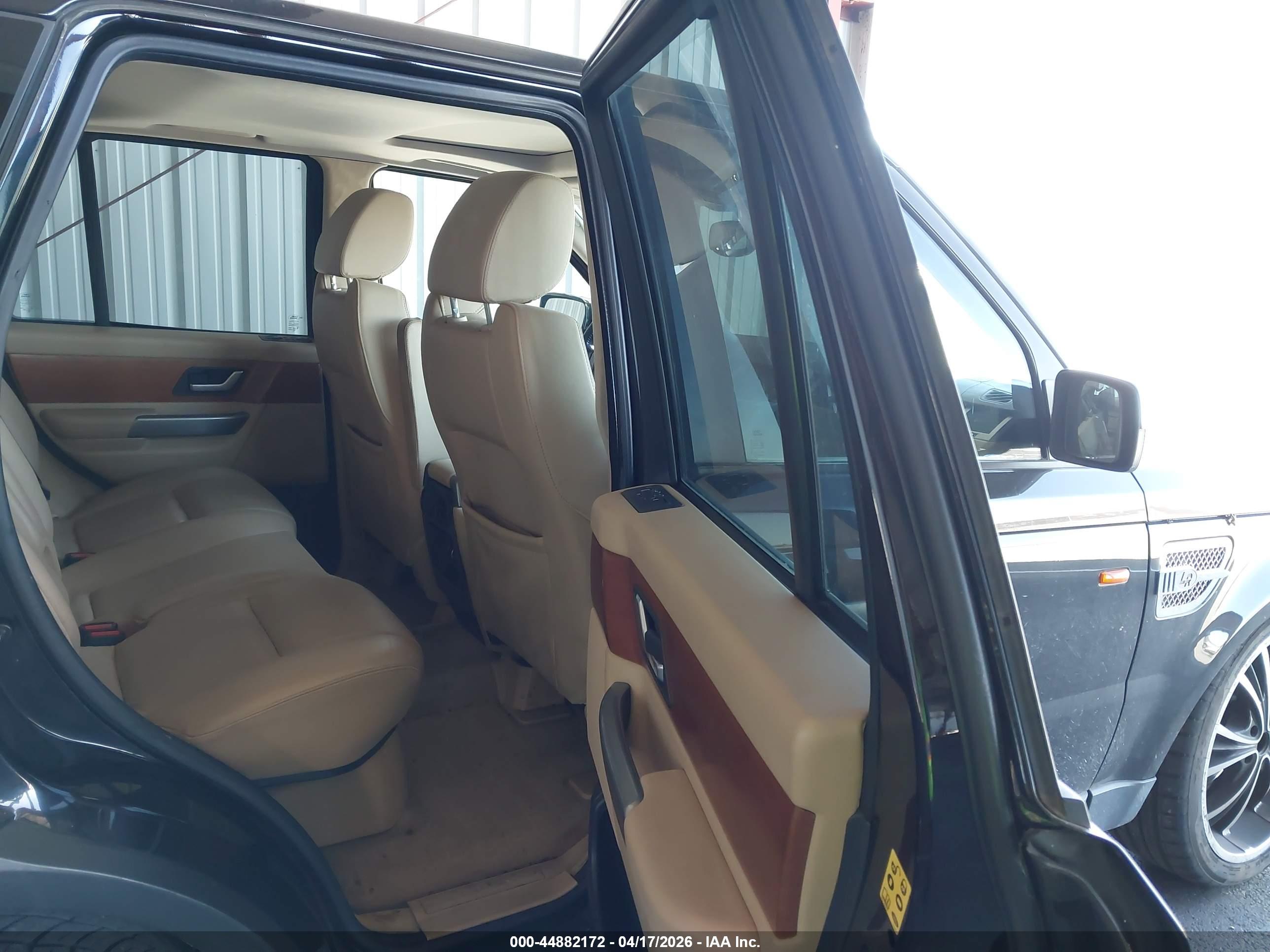 LAND ROVER image 8