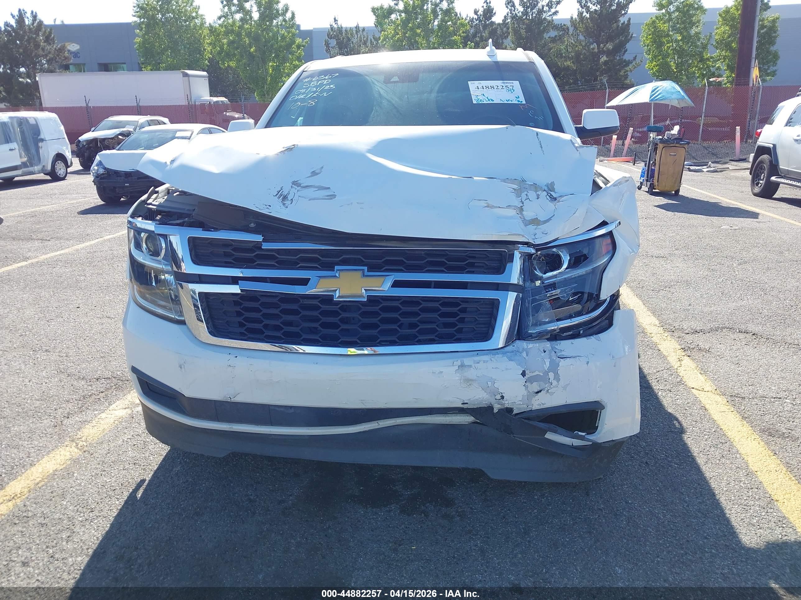 CHEVROLET SUBURBAN image 6