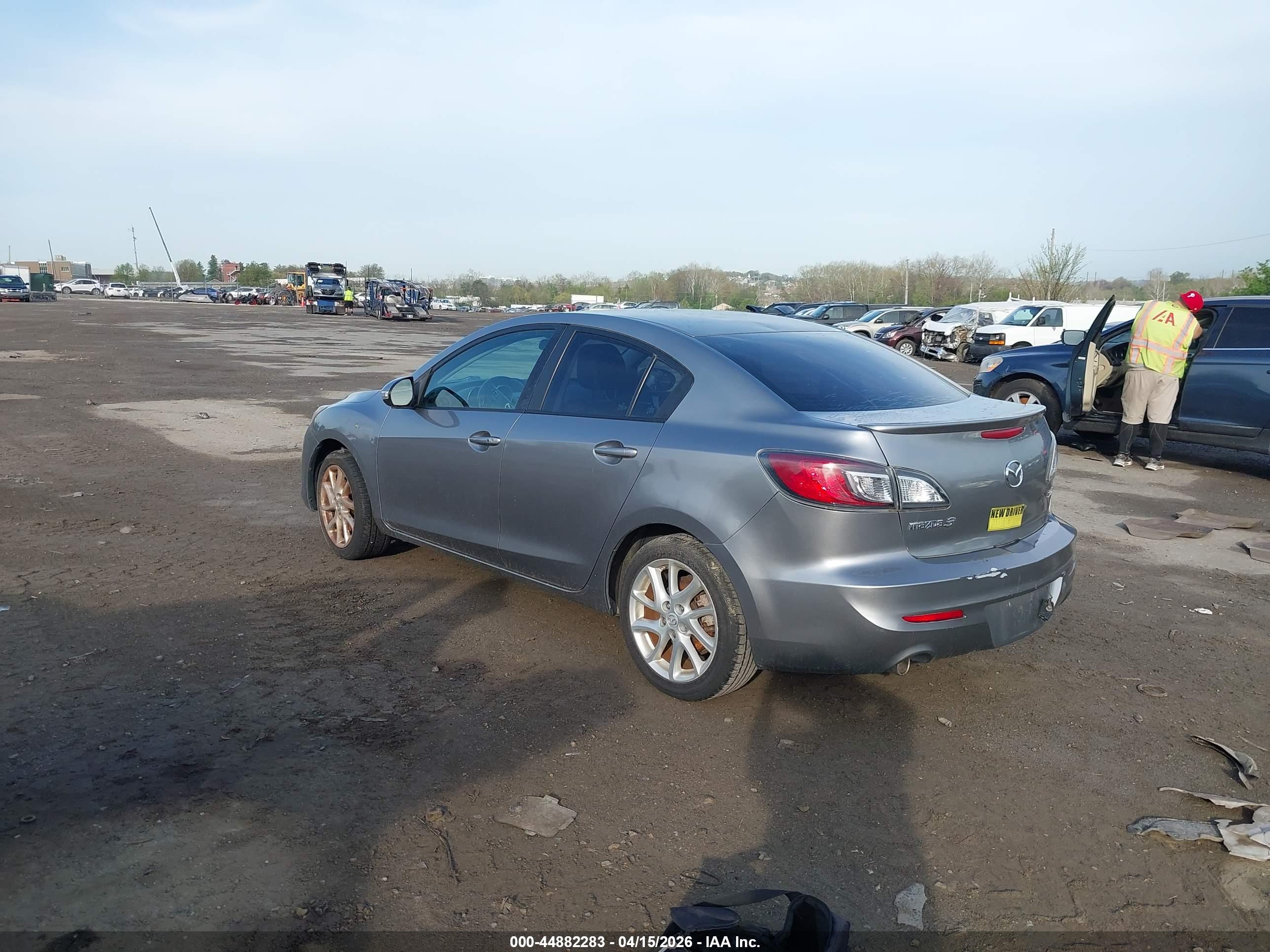 MAZDA MAZDA3 image 3