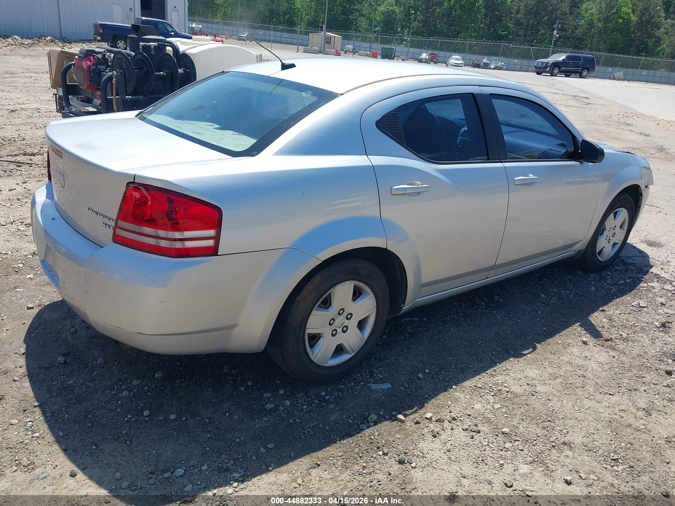 DODGE AVENGER image 4