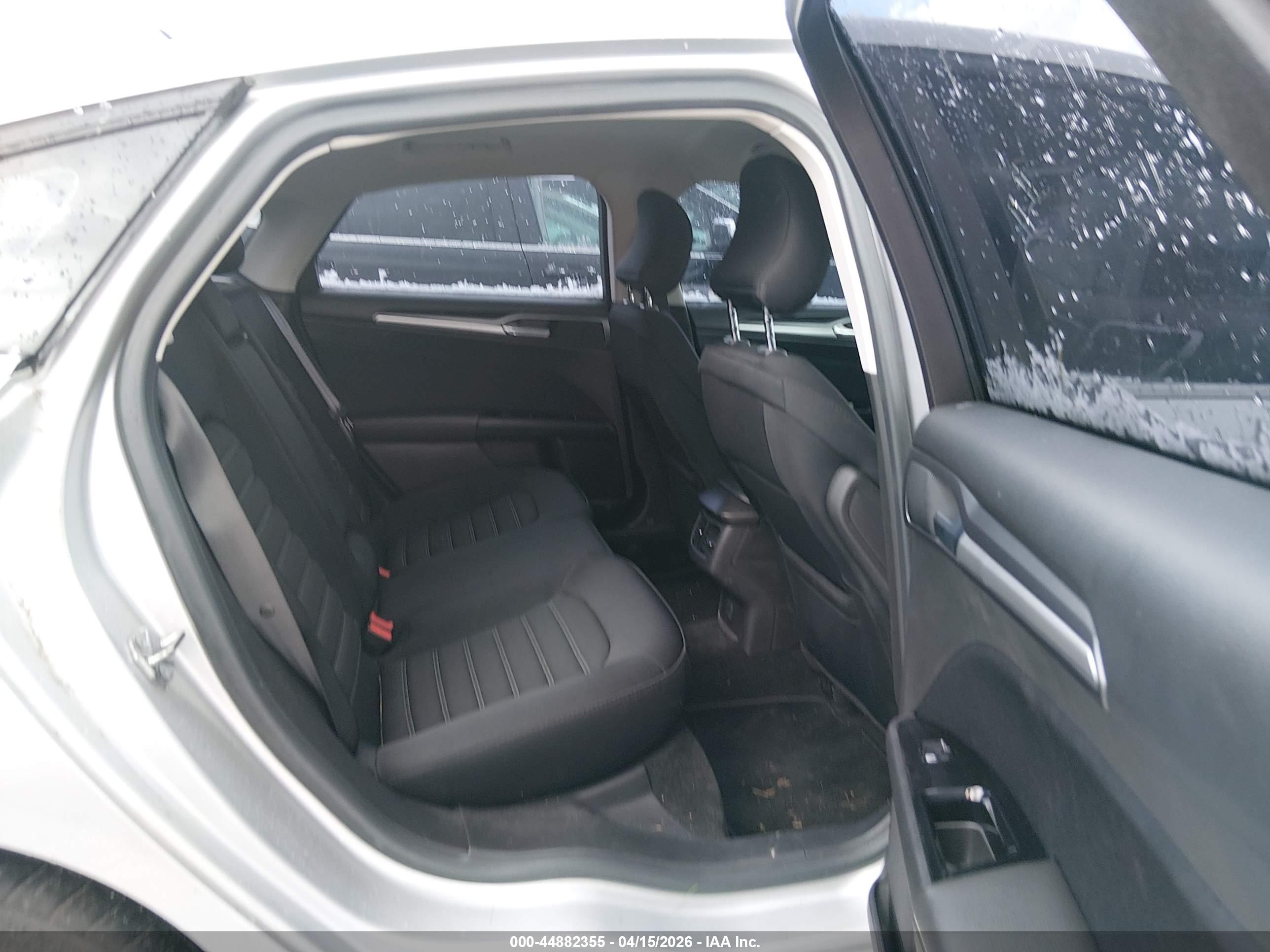 FORD FUSION image 8
