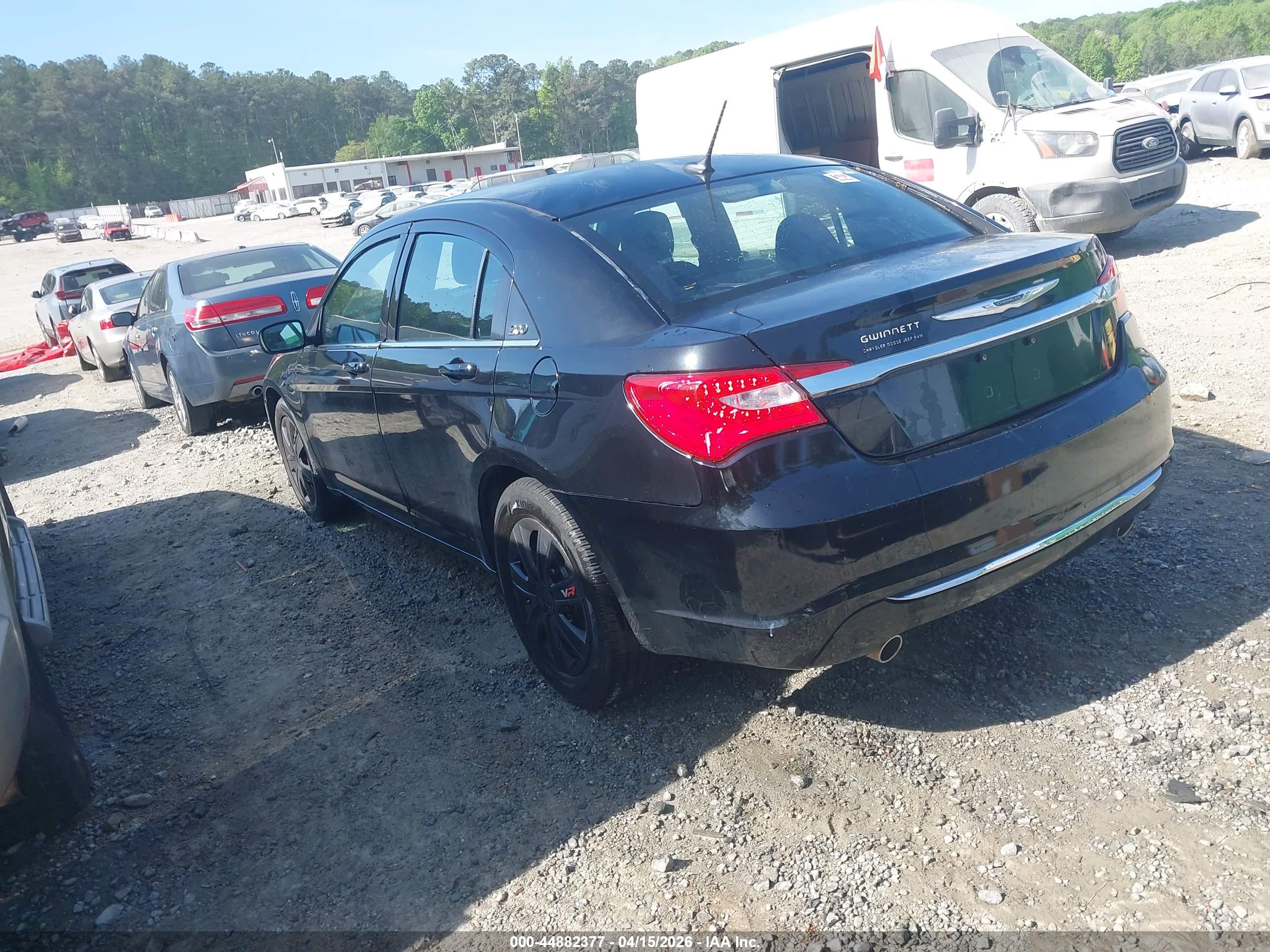 CHRYSLER 200 image 3