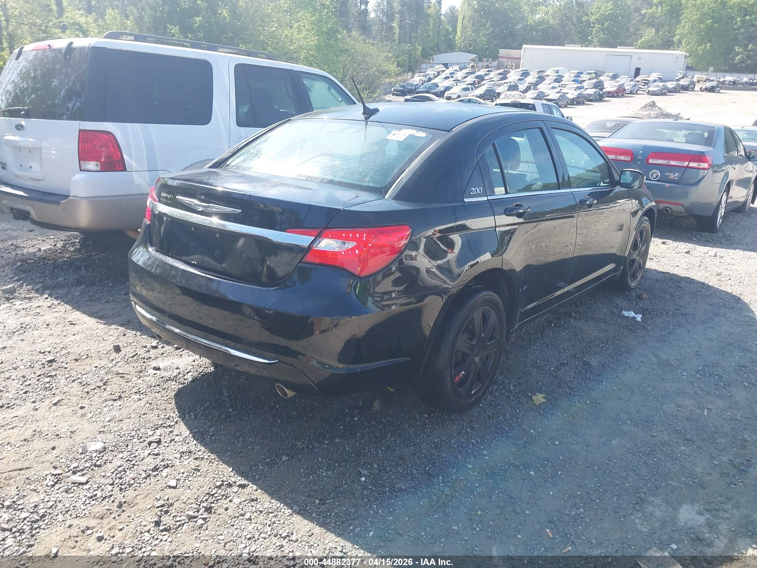 CHRYSLER 200 image 4