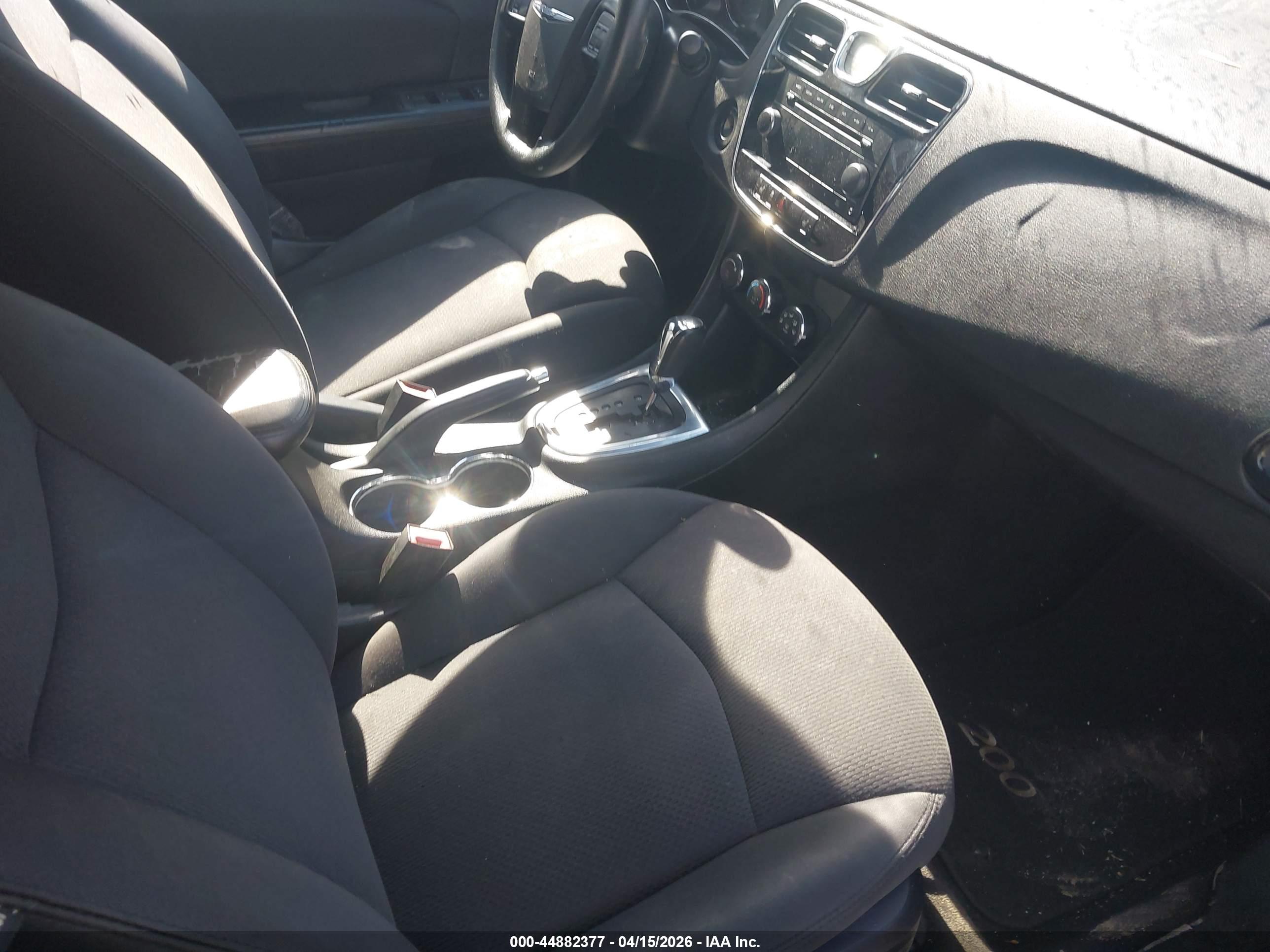 CHRYSLER 200 image 5