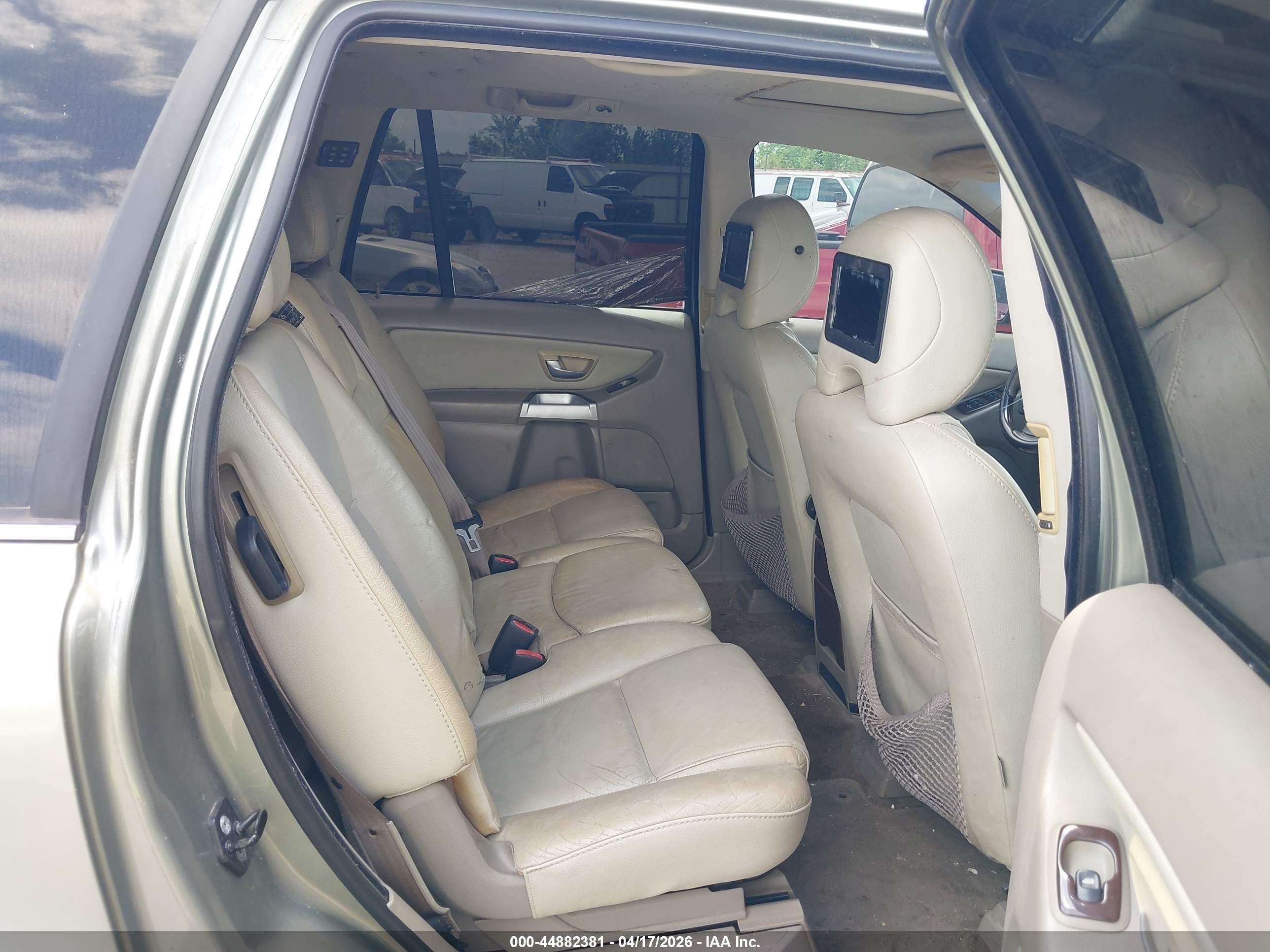 VOLVO XC90 image 8