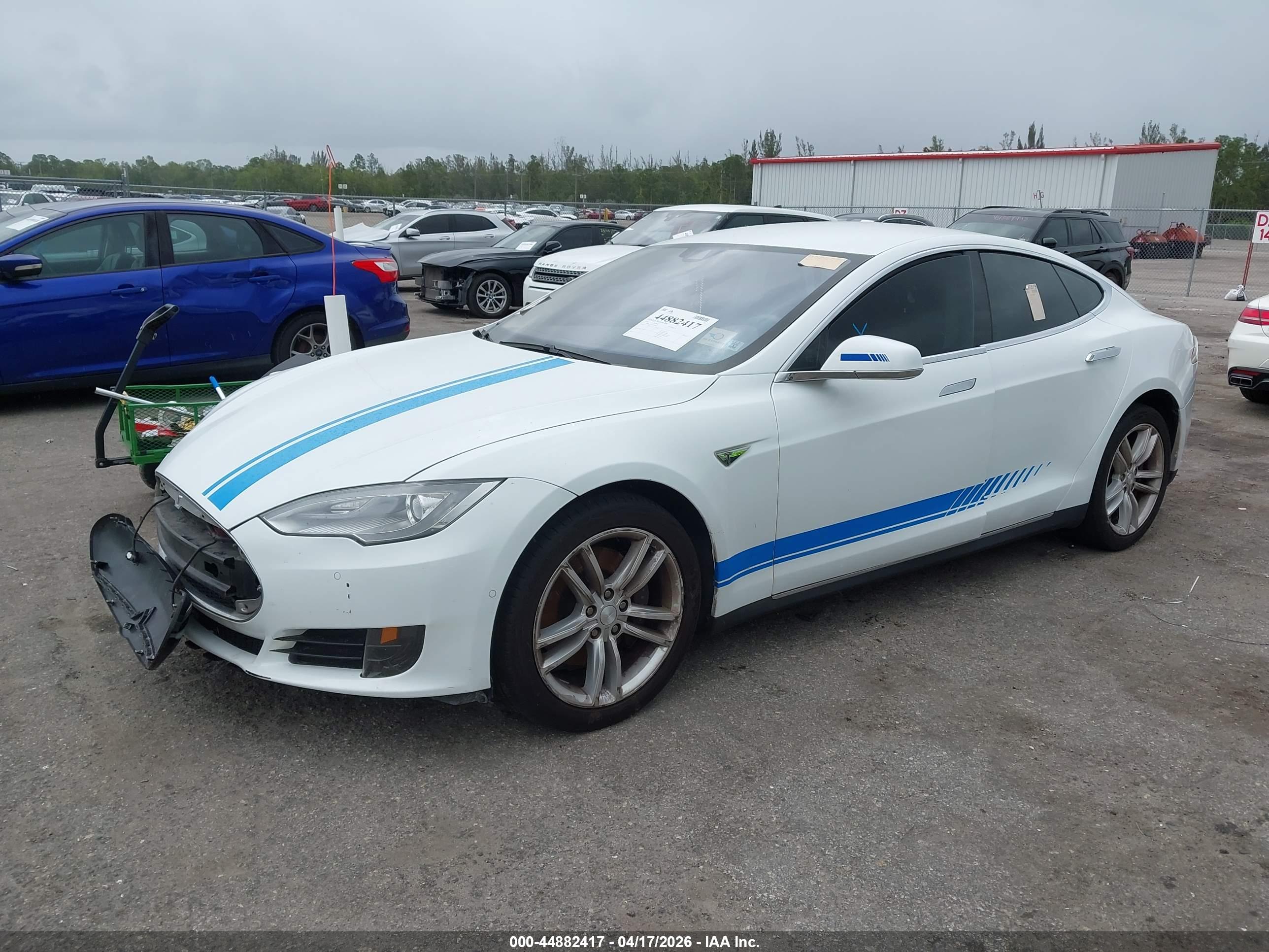 TESLA MODEL image 2