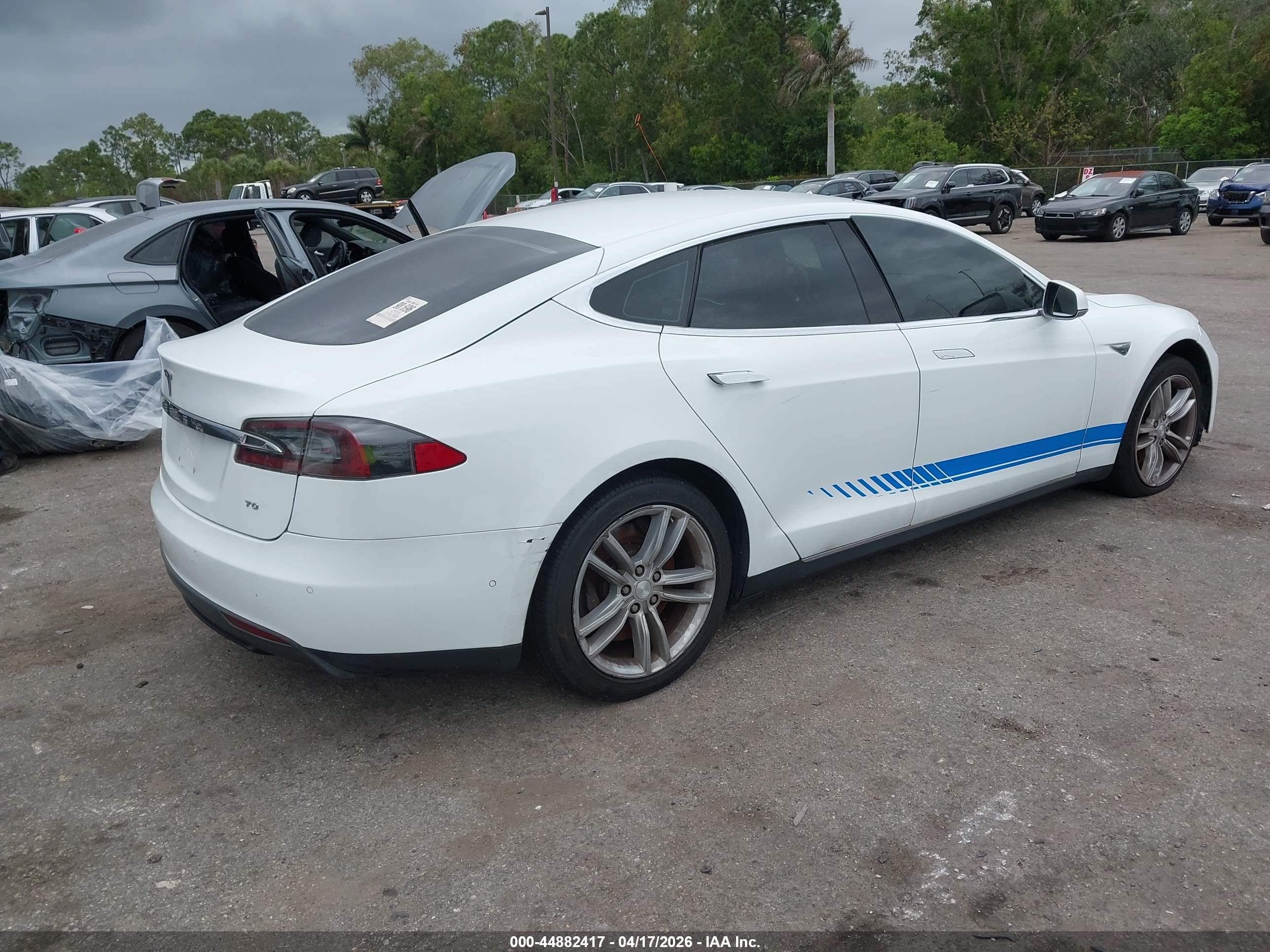 TESLA MODEL image 4
