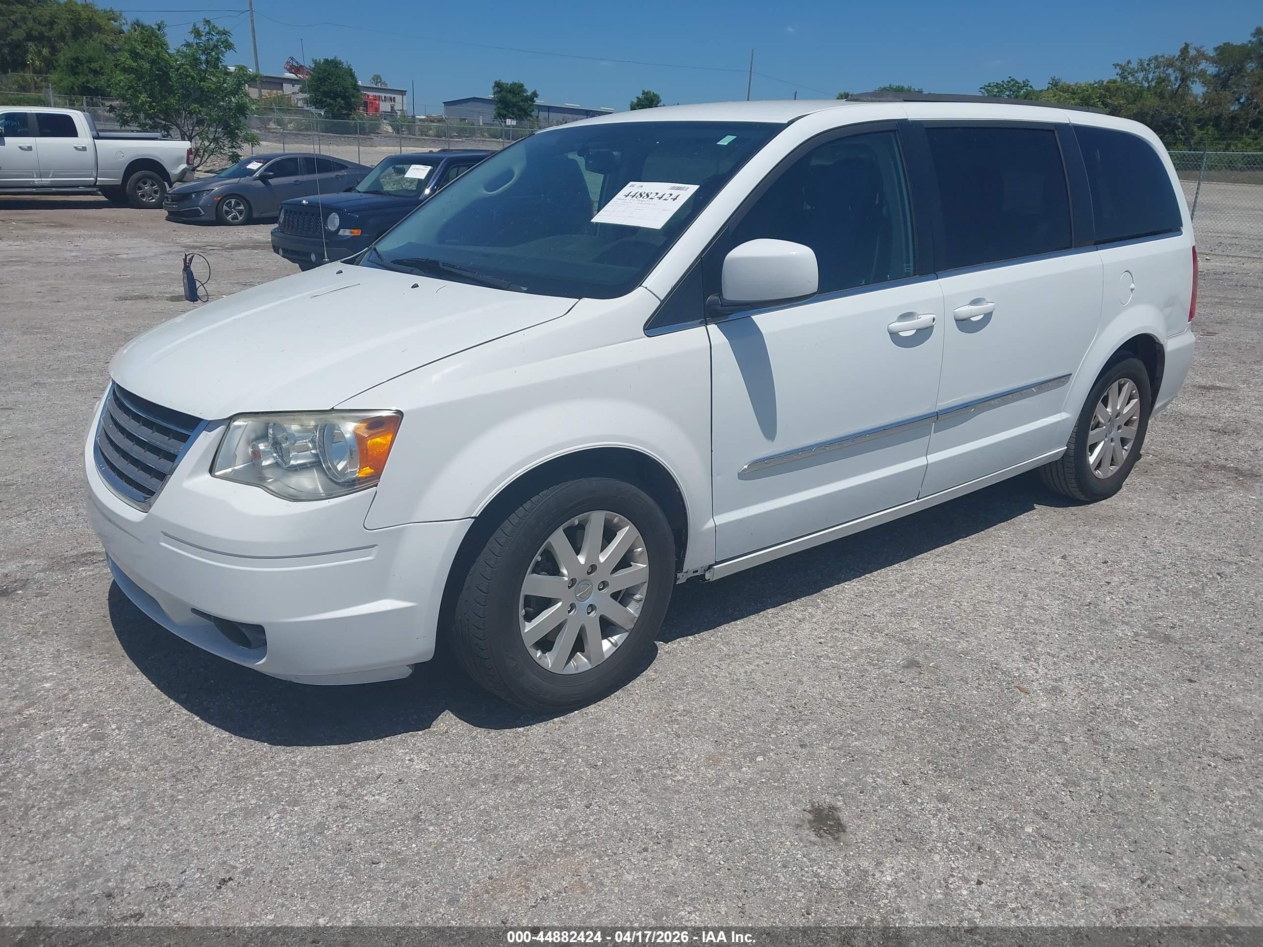 CHRYSLER TOWN image 2