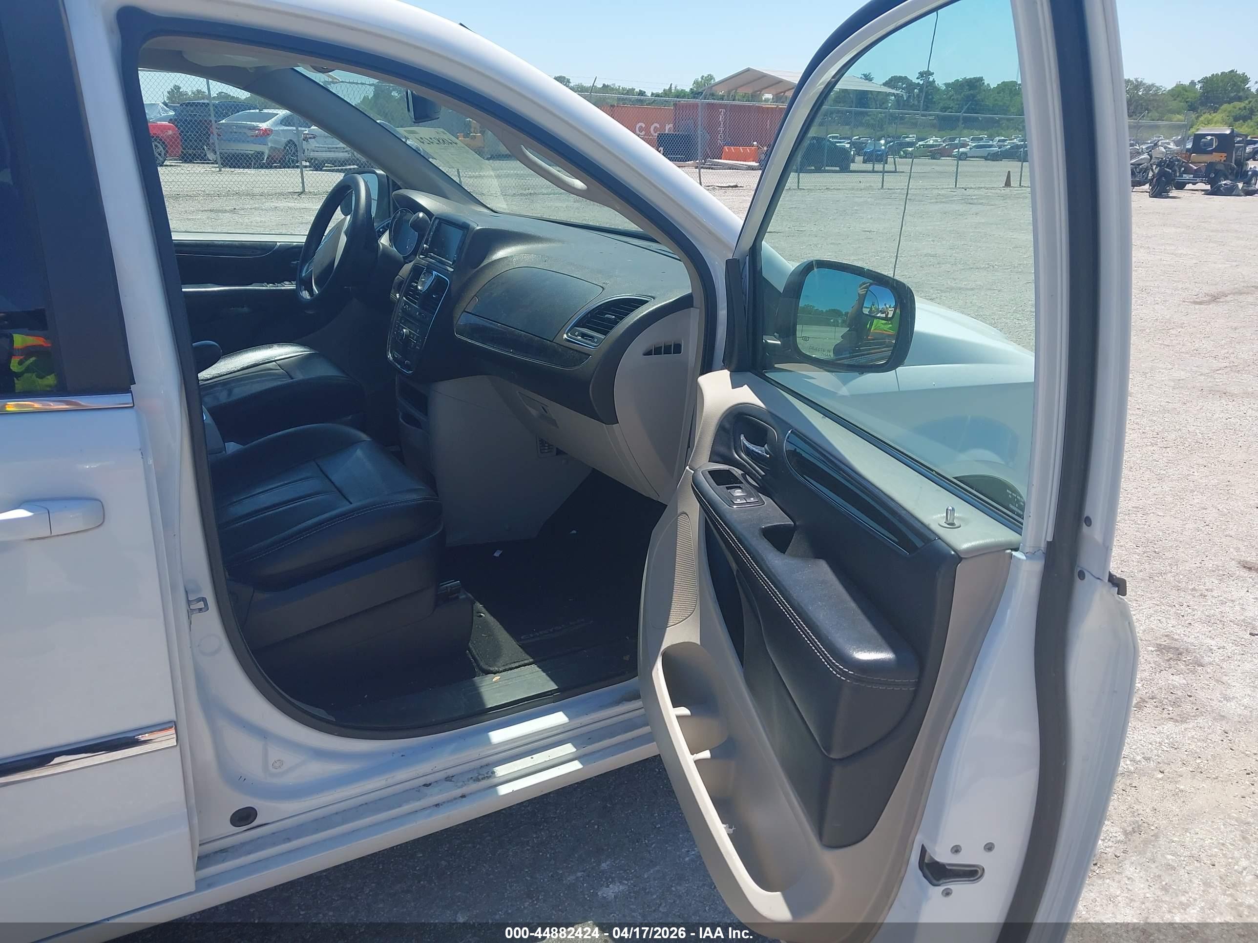 CHRYSLER TOWN image 5