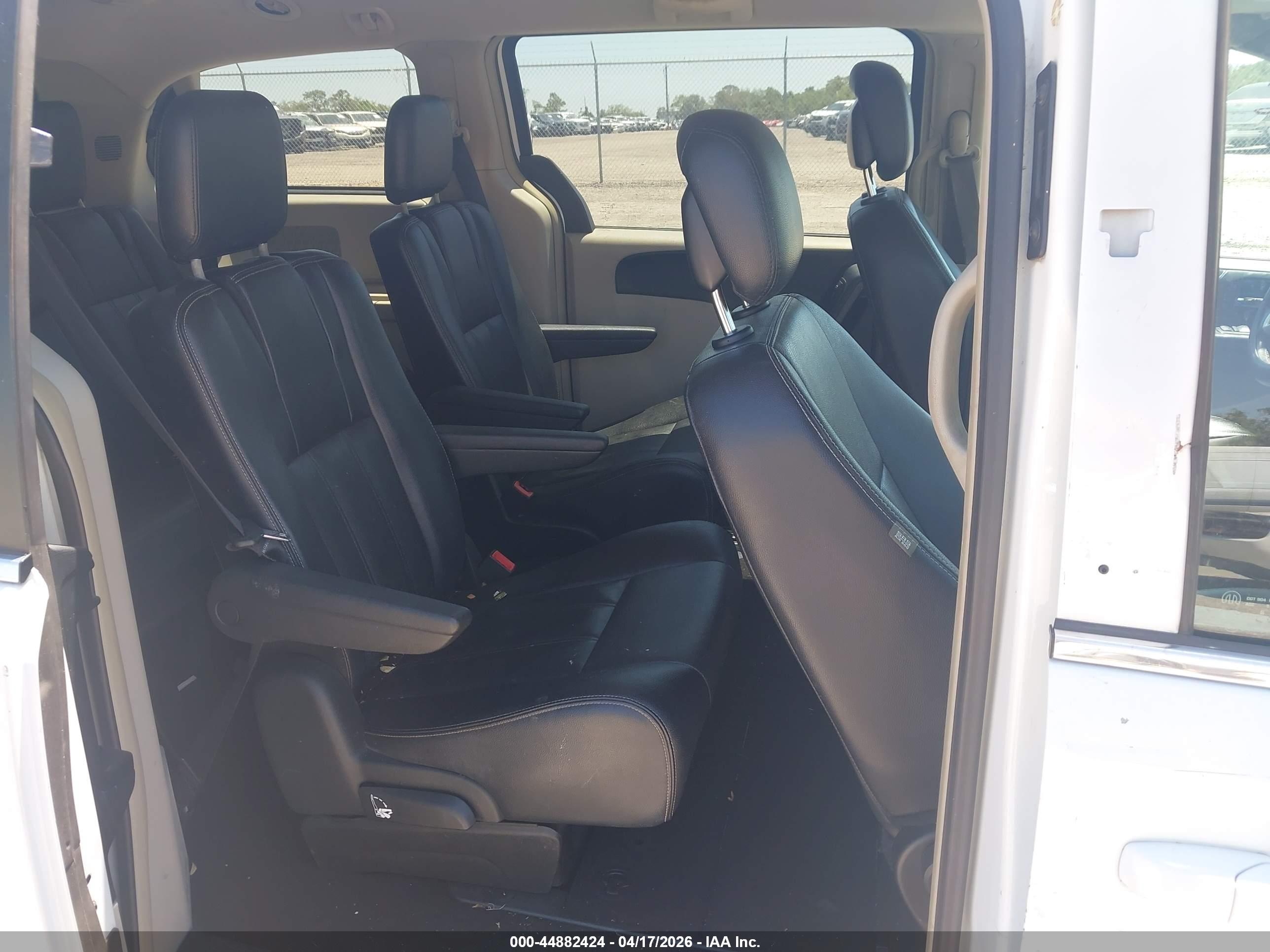 CHRYSLER TOWN image 8