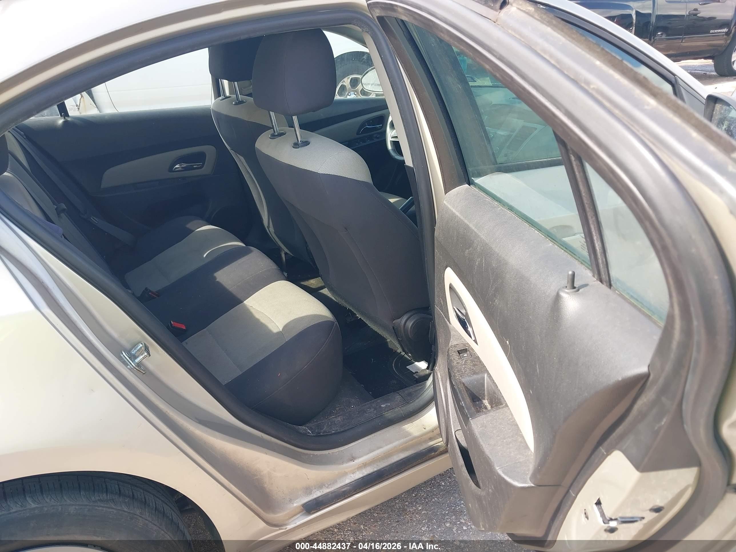 CHEVROLET CRUZE image 8