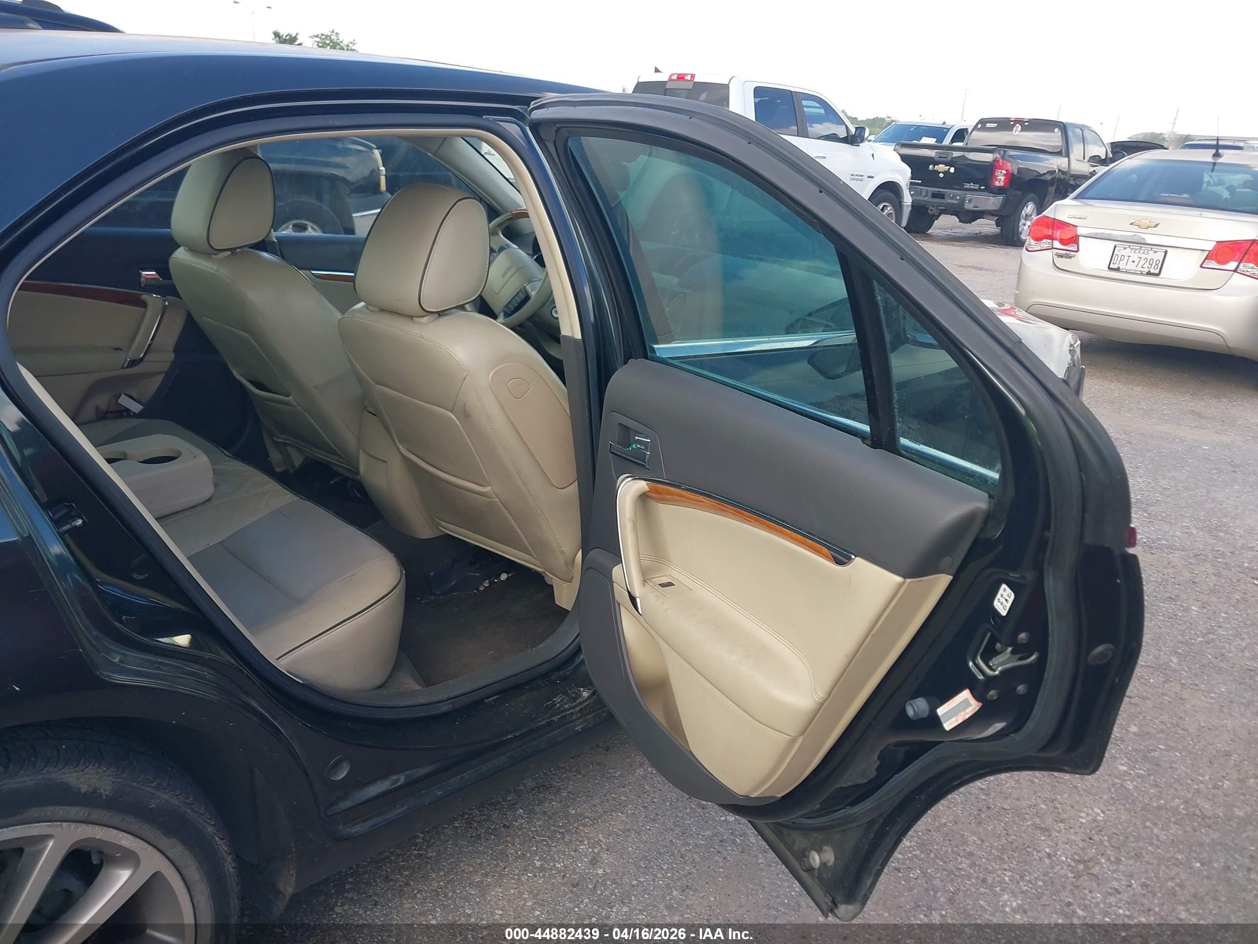 LINCOLN MKZ image 8