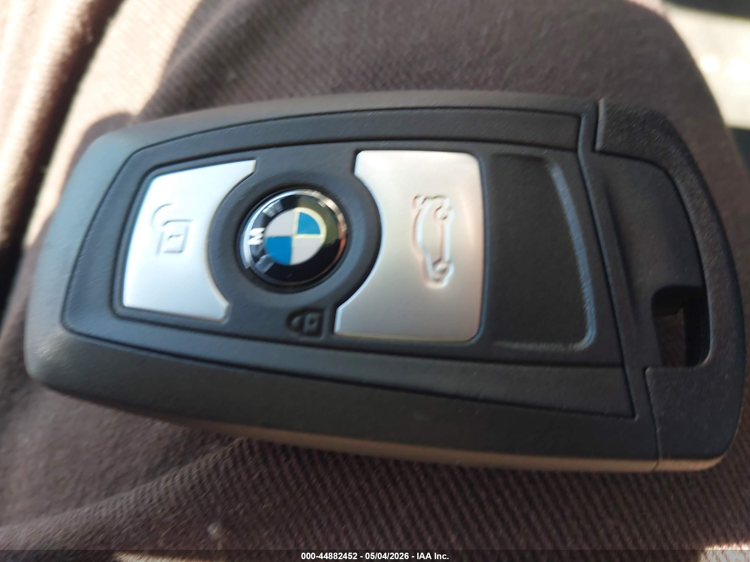 BMW 320I image 11