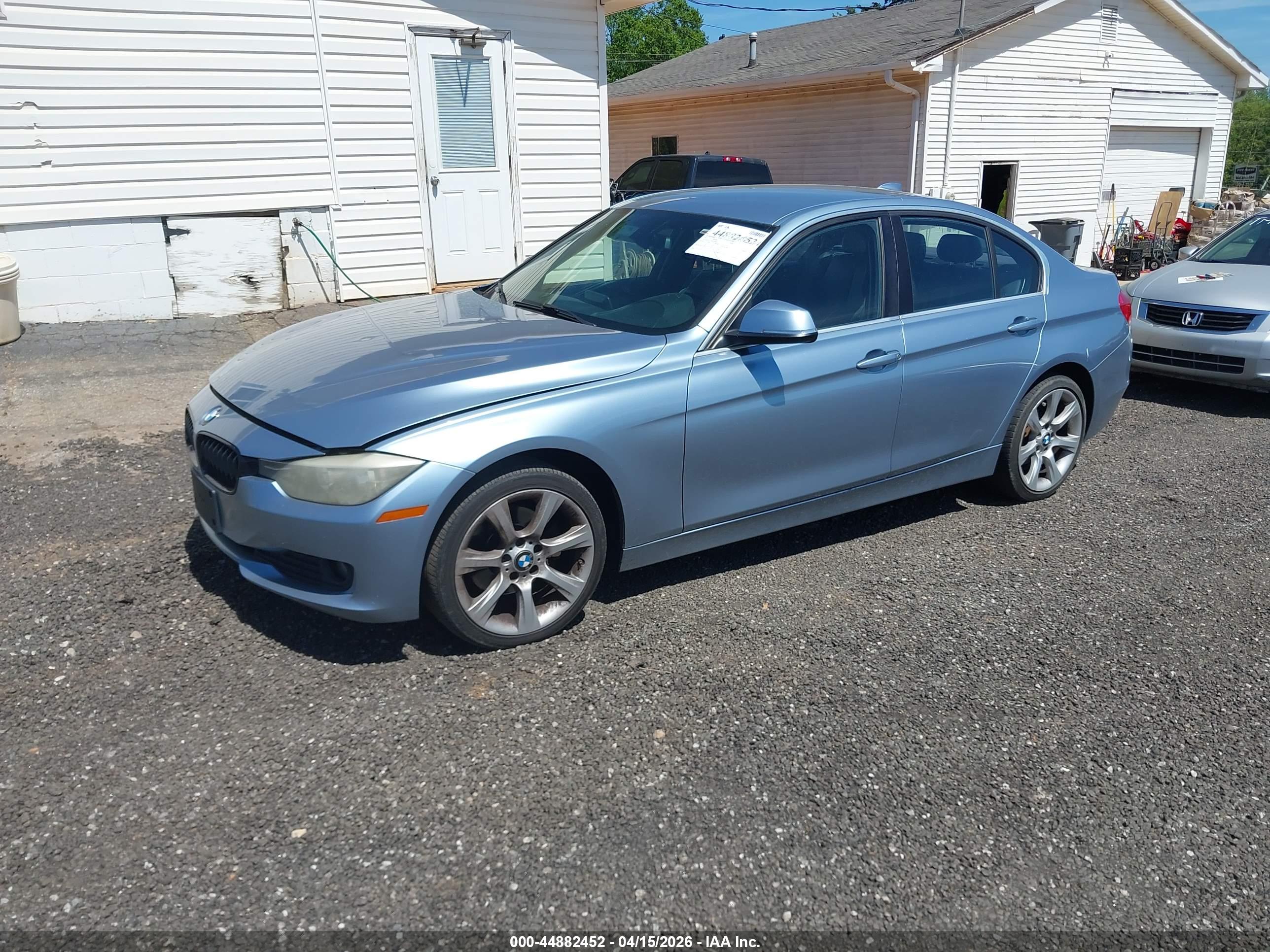 BMW 320I image 2