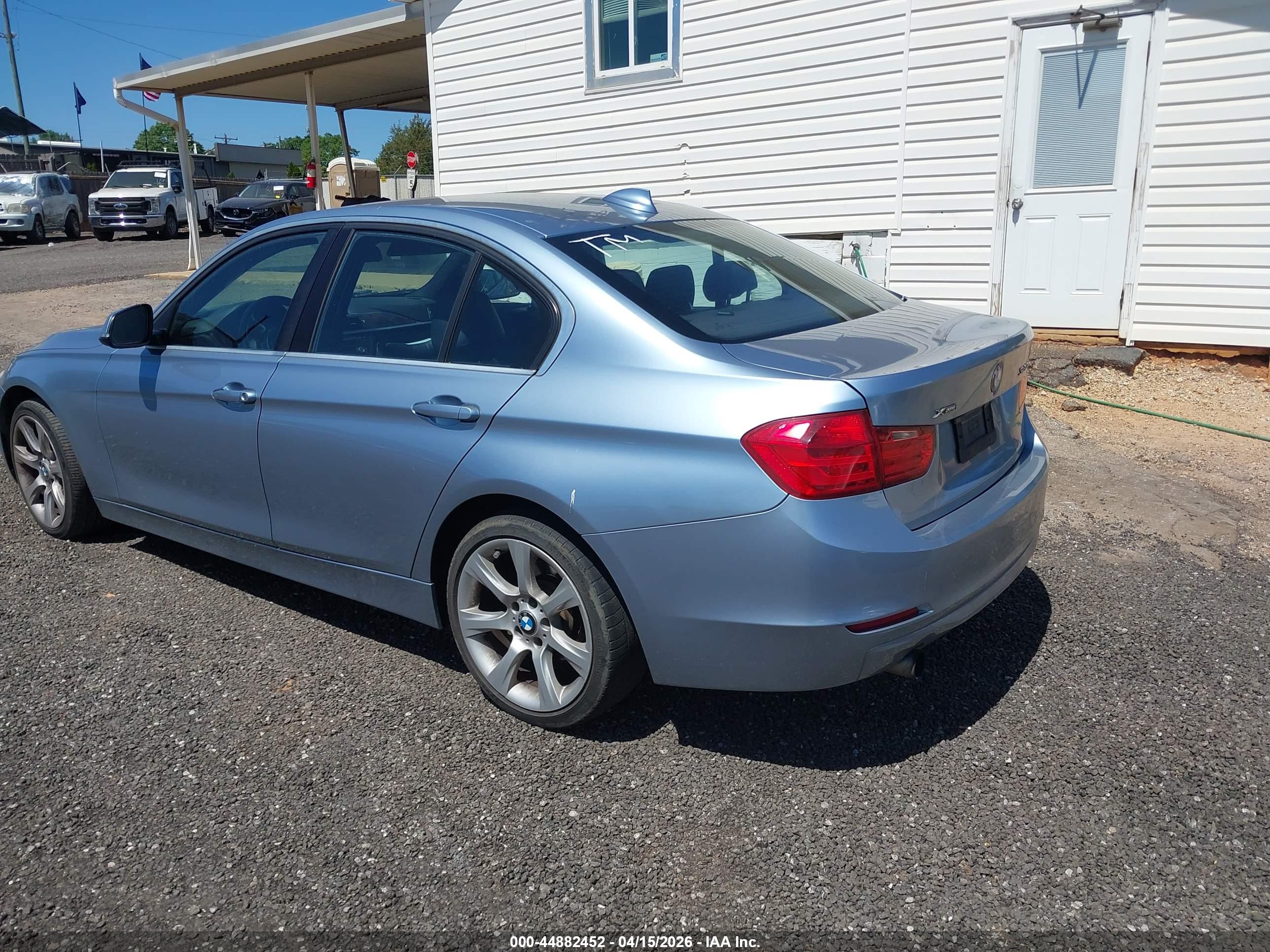 BMW 320I image 3
