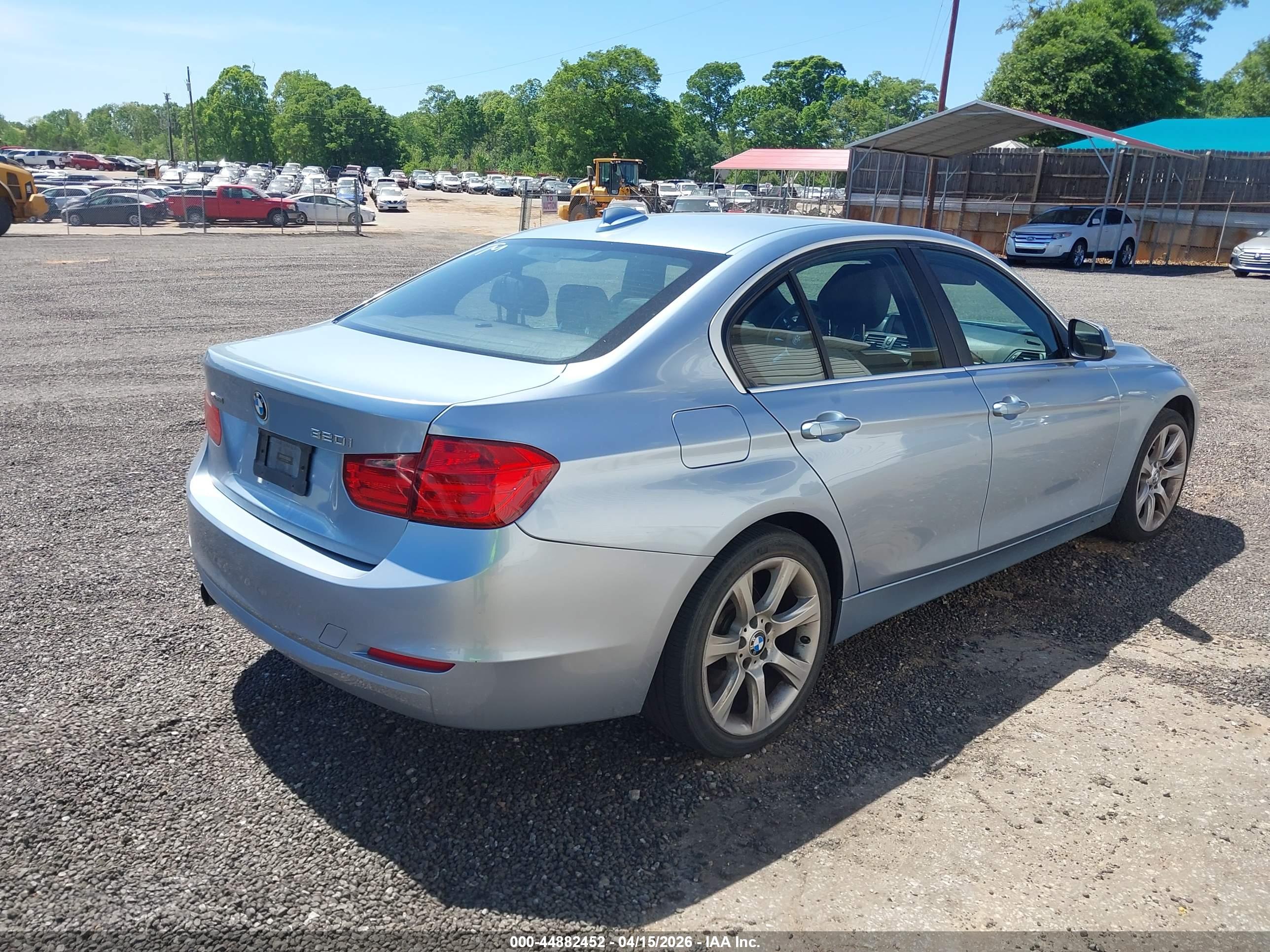 BMW 320I image 4
