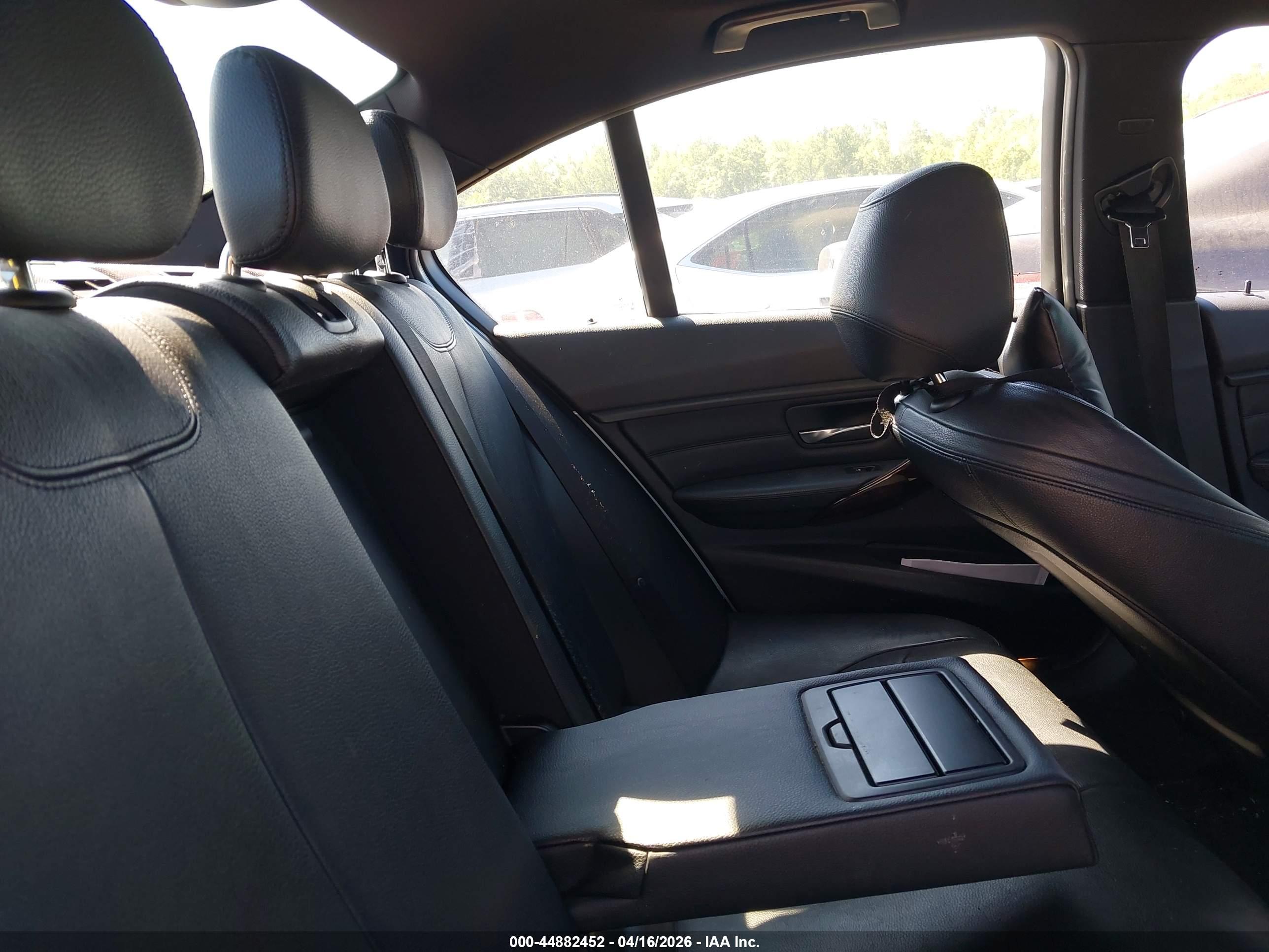 BMW 320I image 8