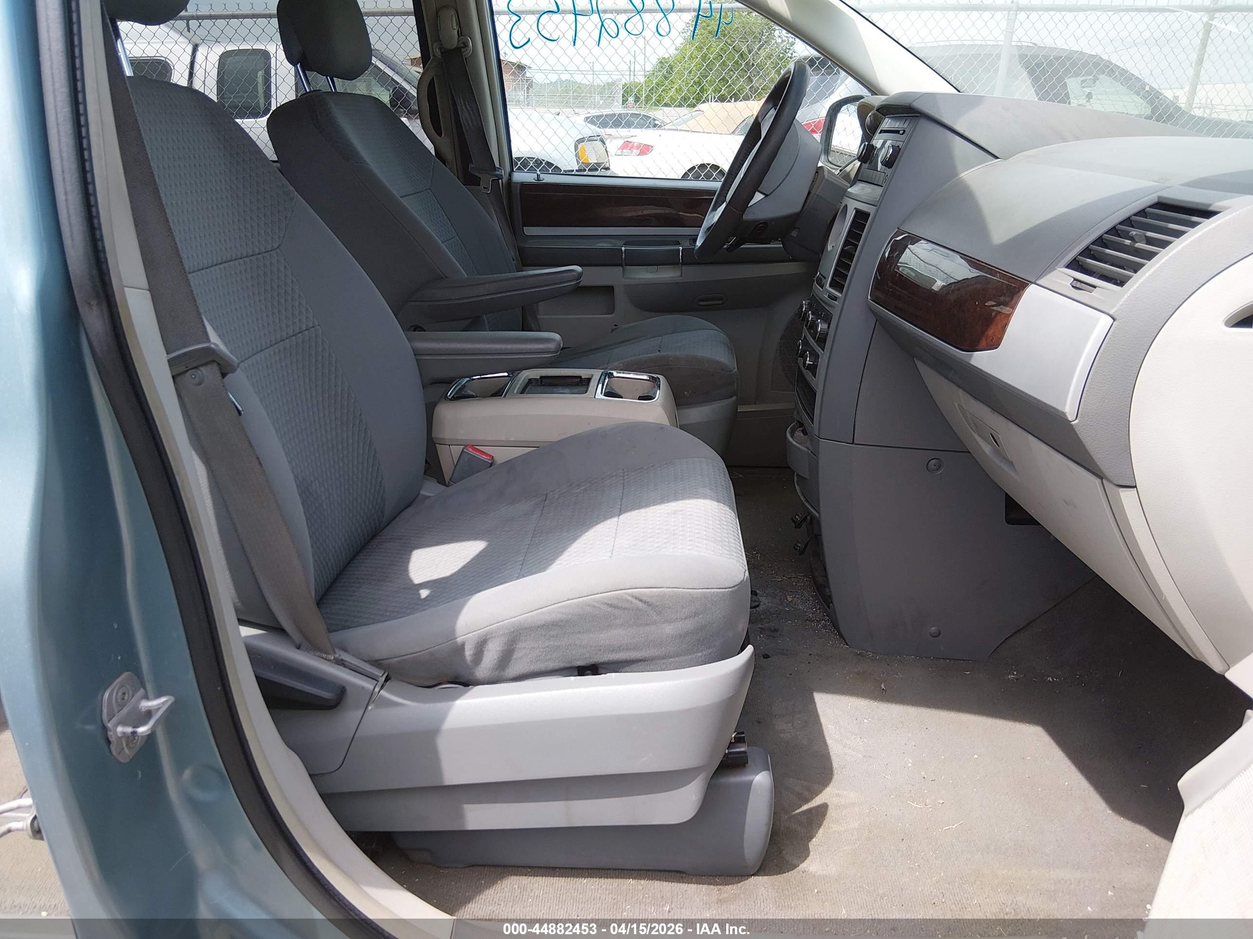 CHRYSLER TOWN image 5