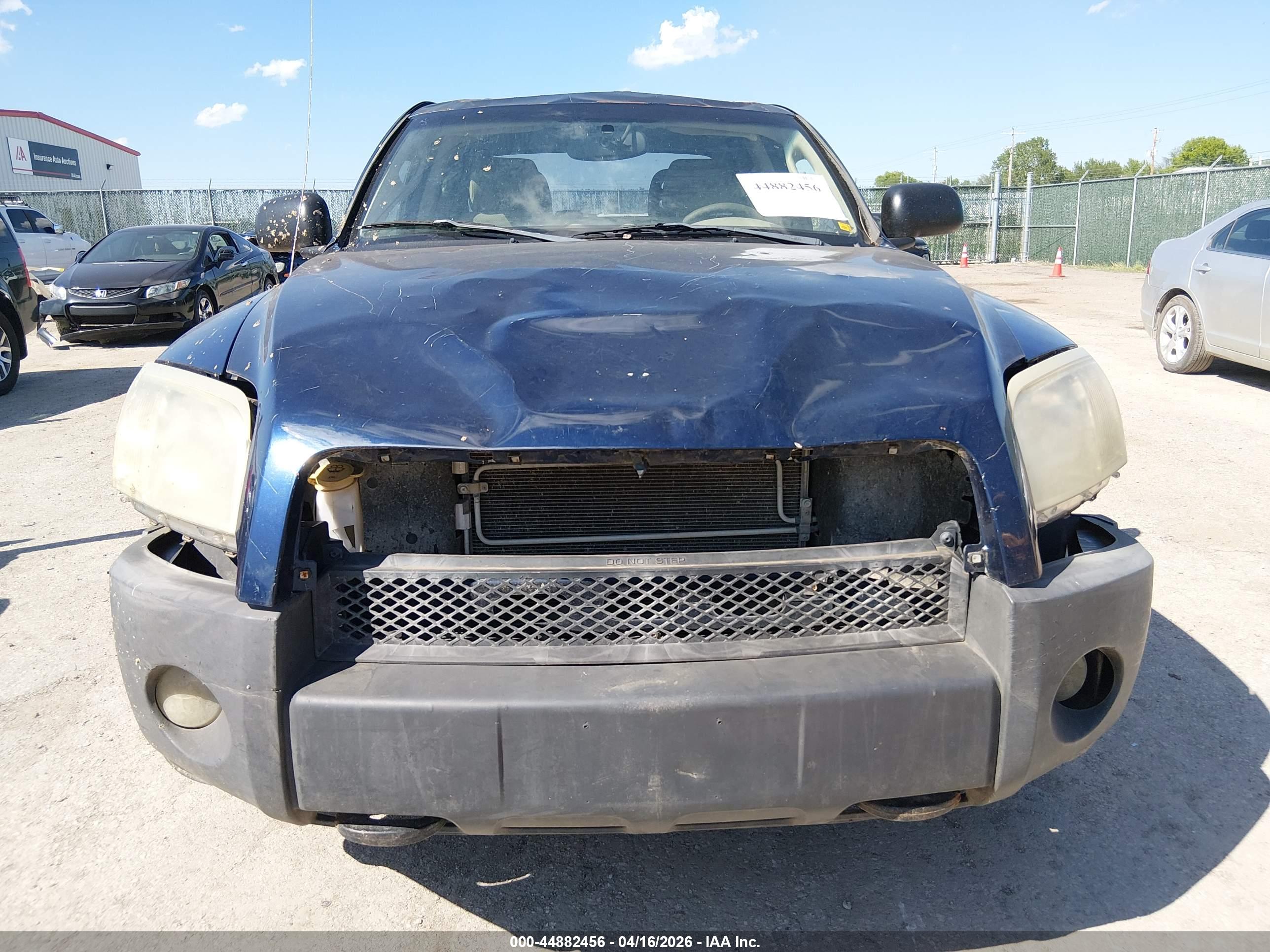 MITSUBISHI RAIDER image 6