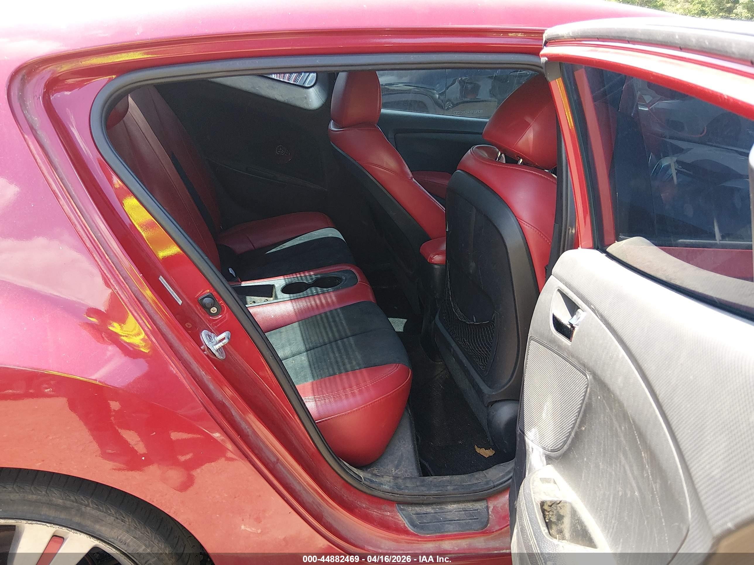 HYUNDAI VELOSTER image 8