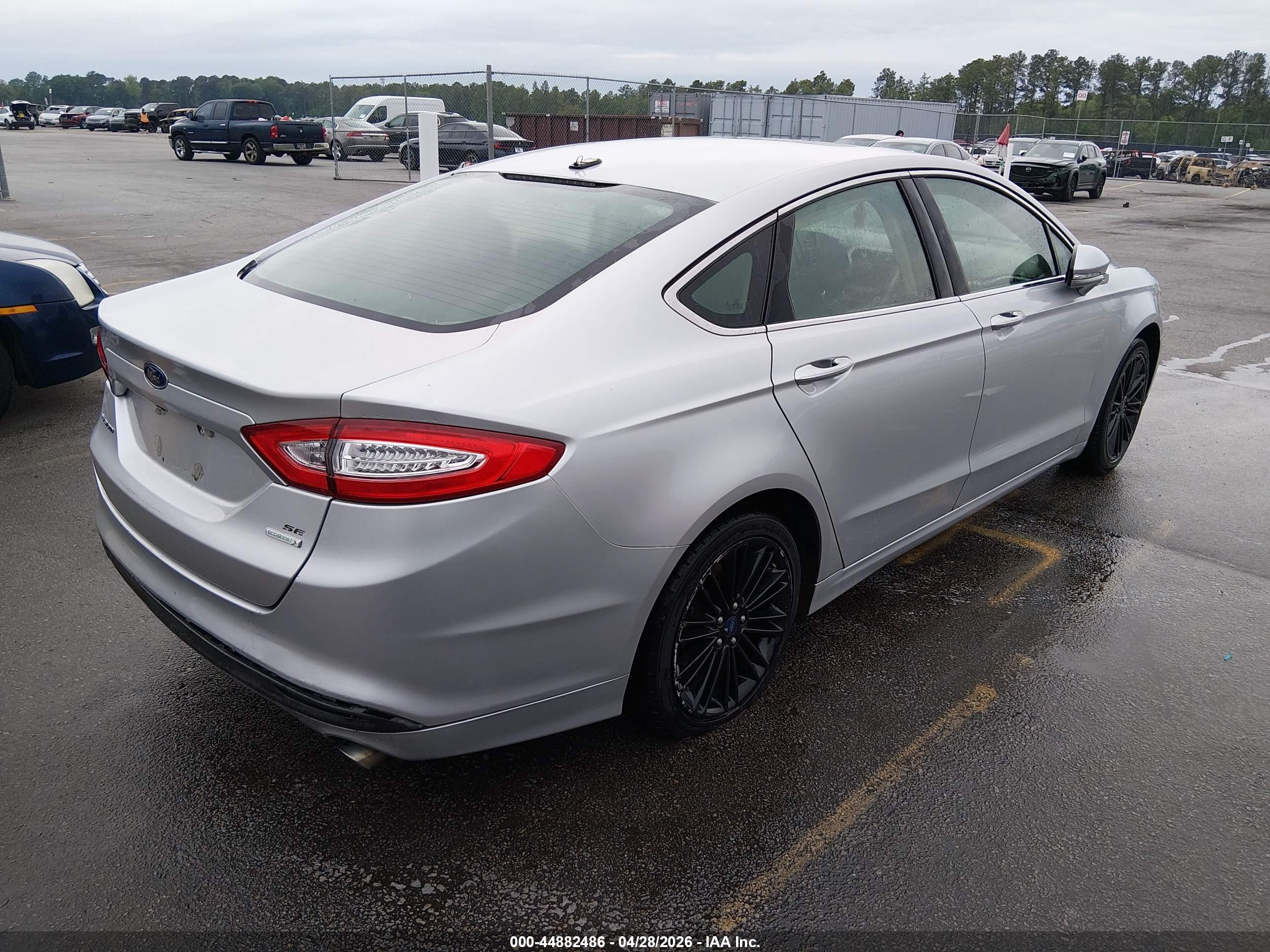 FORD FUSION image 4