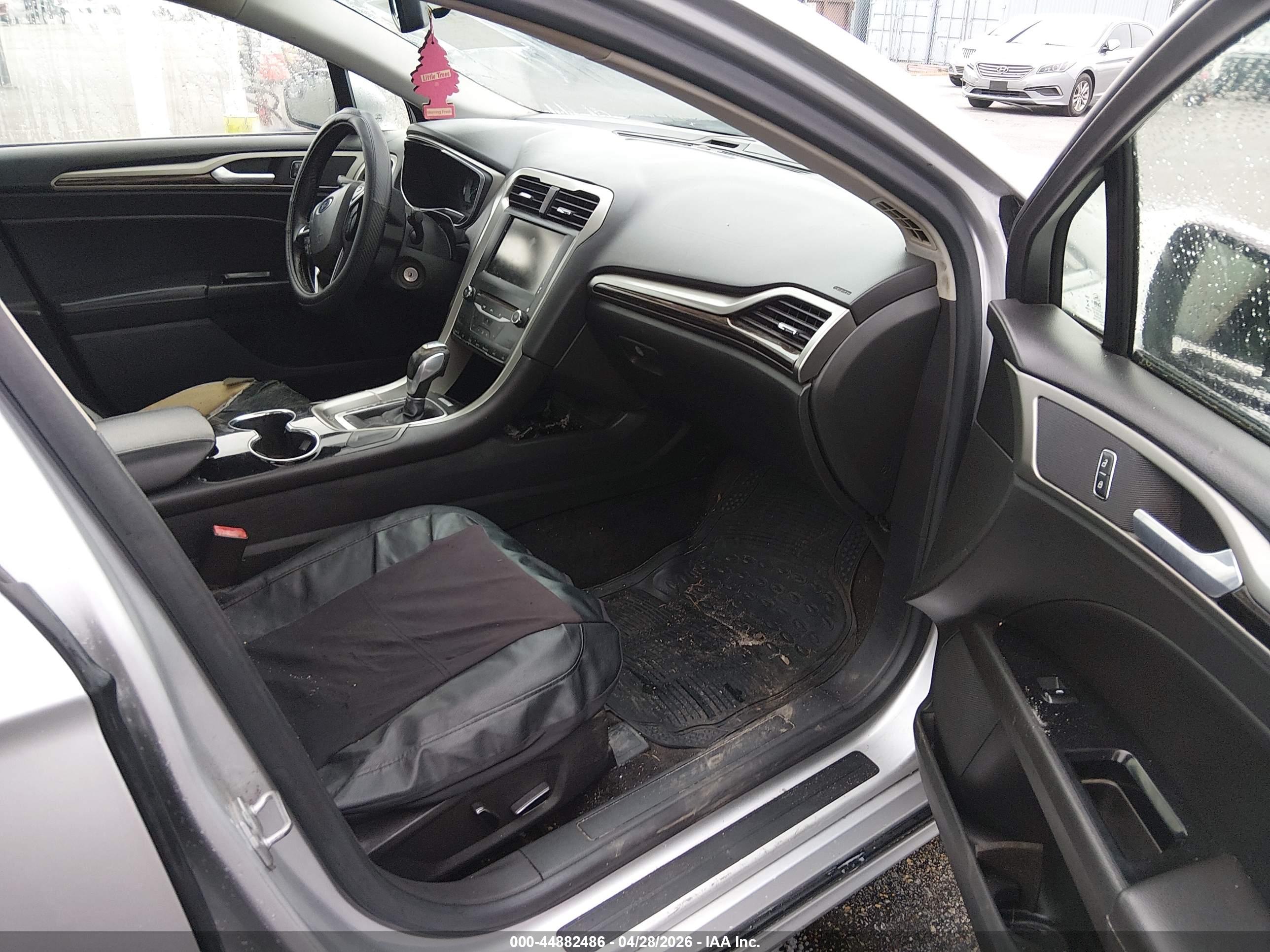 FORD FUSION image 5