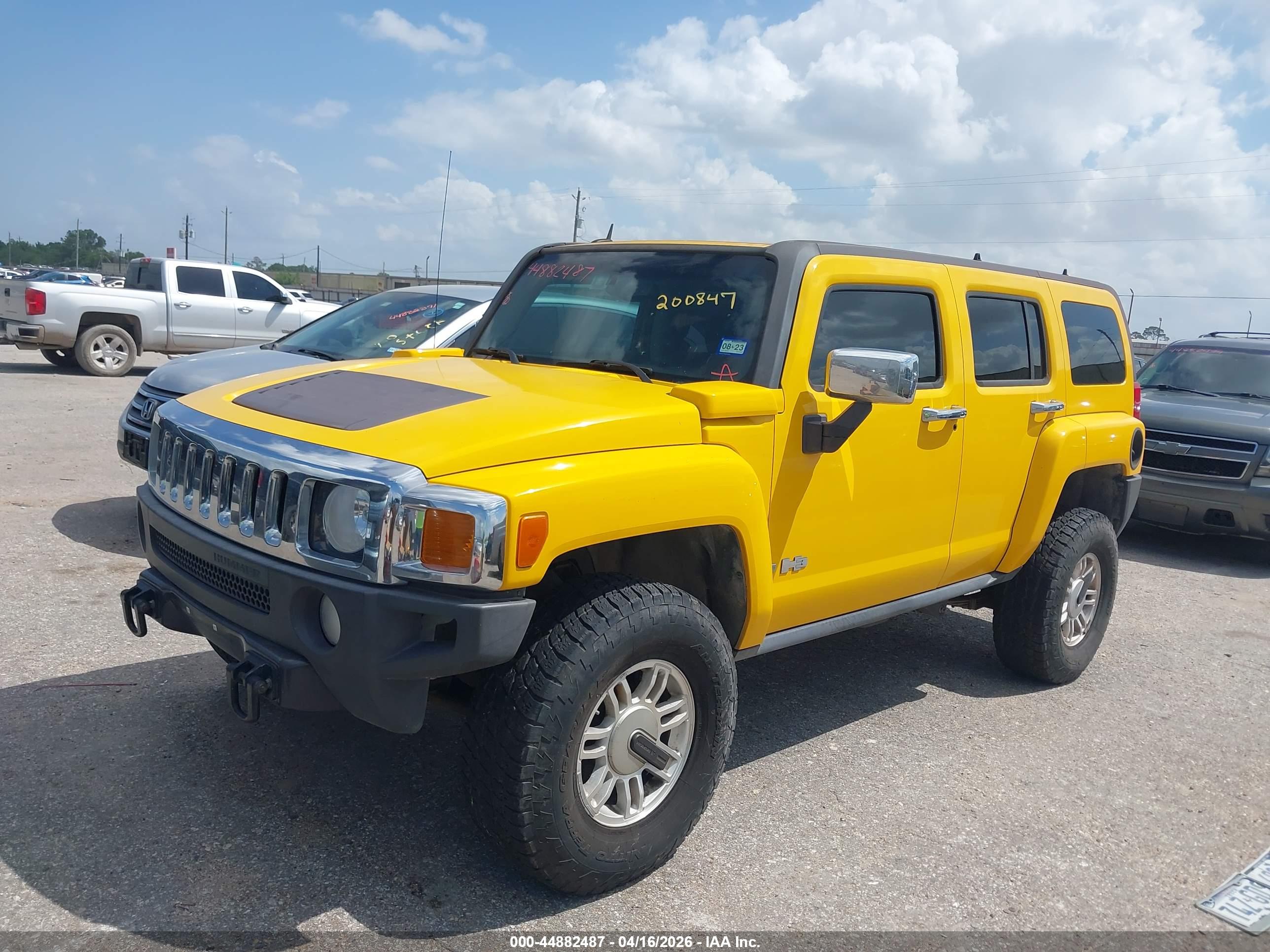 HUMMER H3 image 2