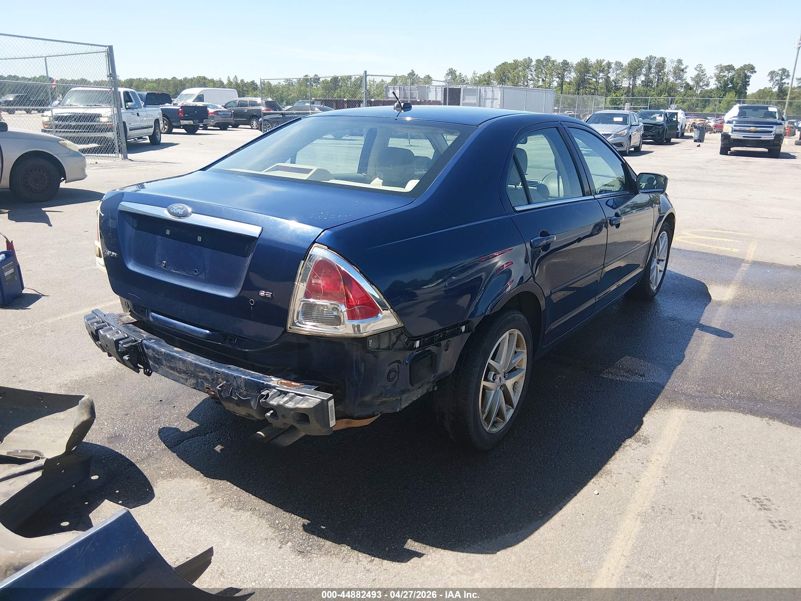 FORD FUSION image 4